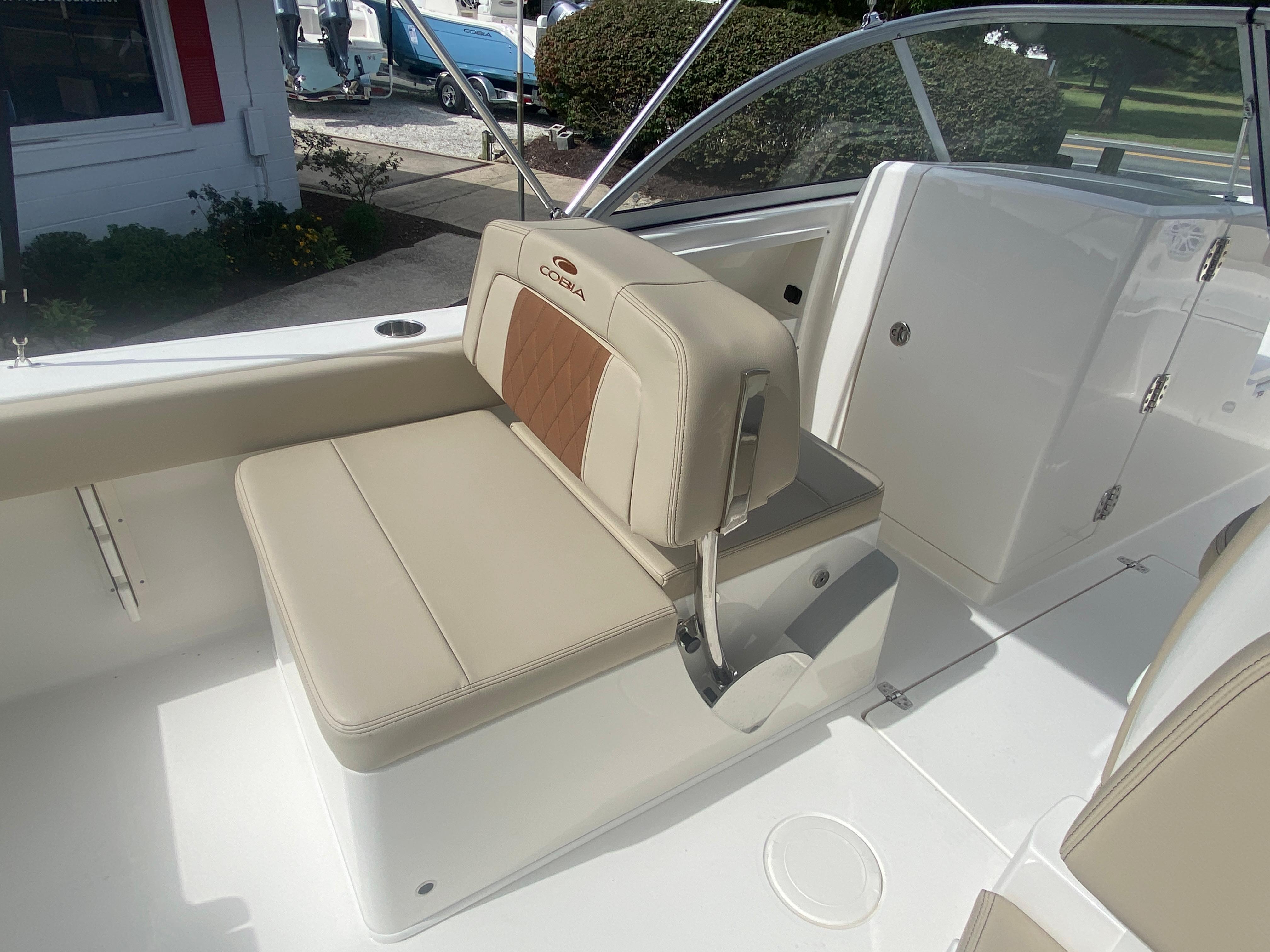 2024 Cobia 220 Dual Console-44