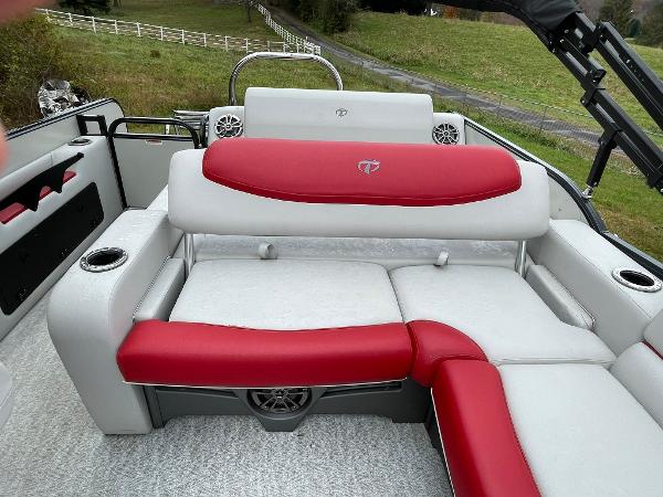 2021 Tahoe Pontoons boat for sale, model of the boat is Cascade 2585 Versitile Rear Lounger & Image # 18 of 22