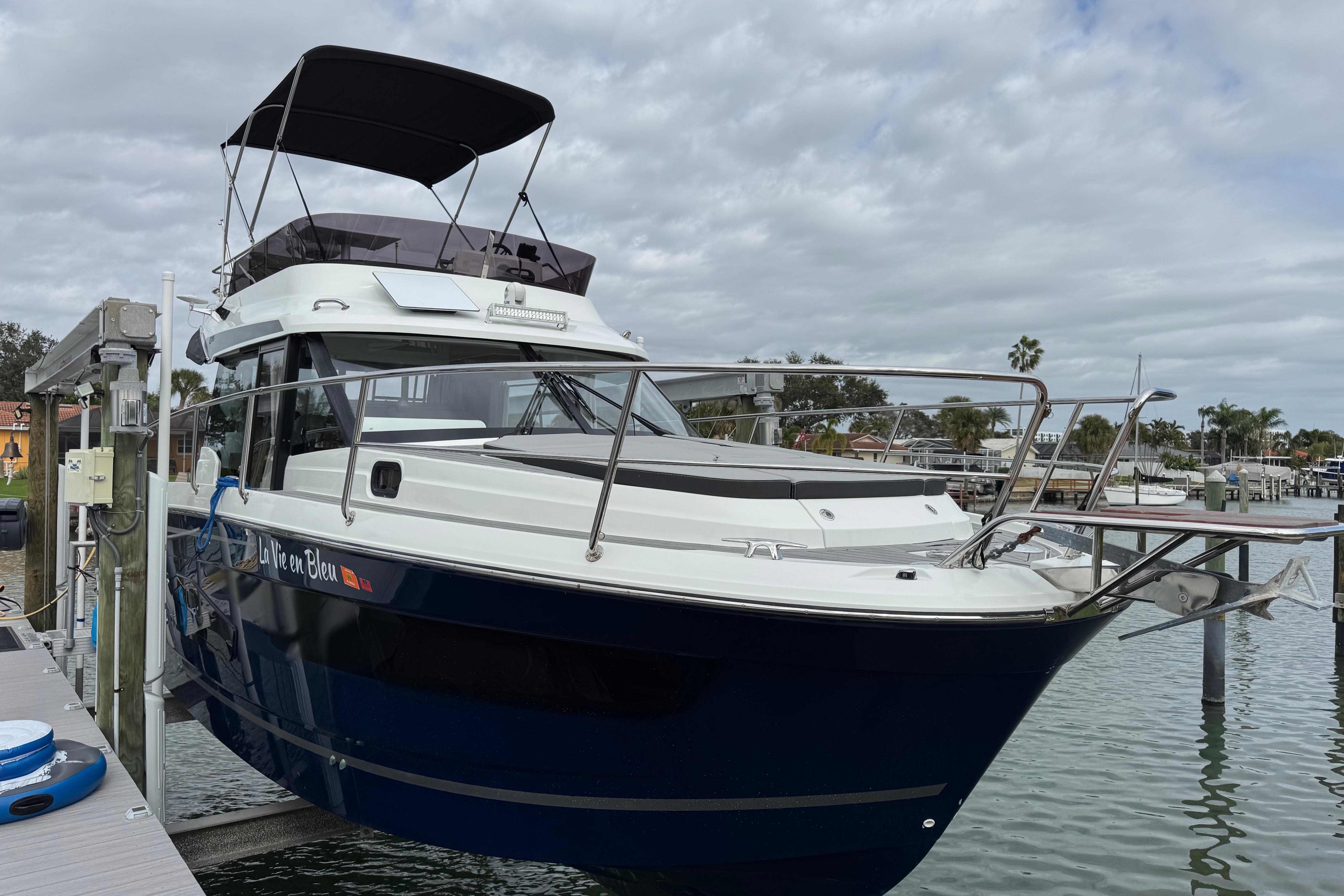 2022 Jeanneau NC Weekender 1095-3