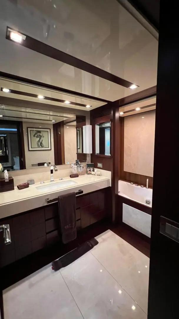 2010 Azimut 95