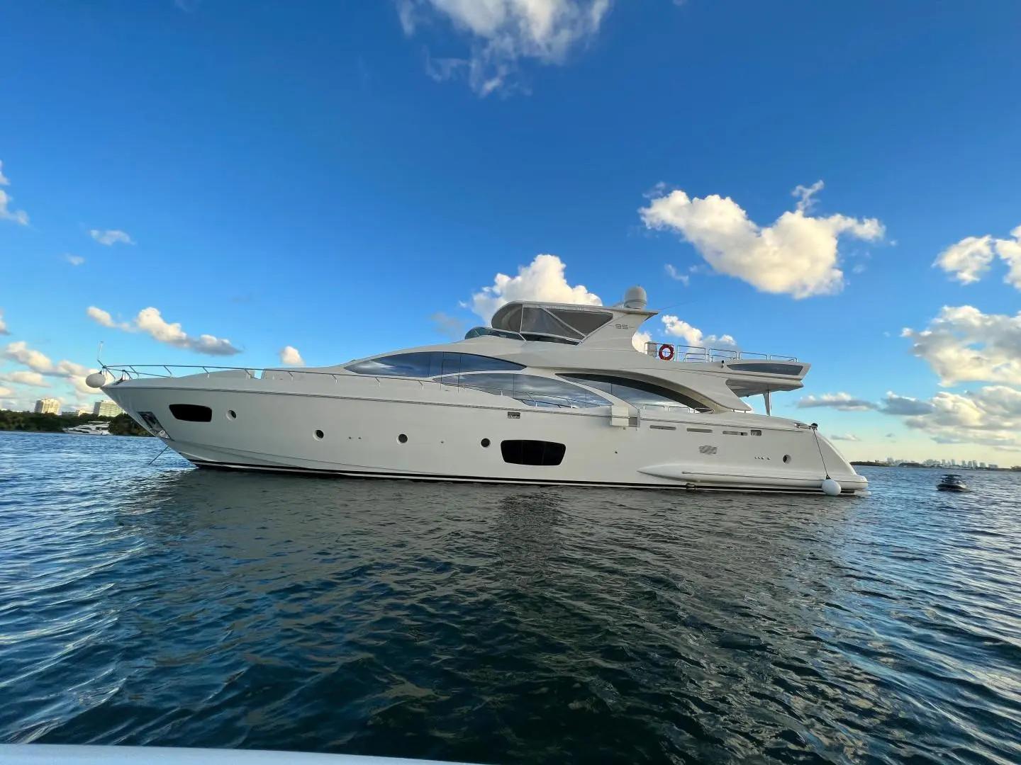 2010 Azimut 95