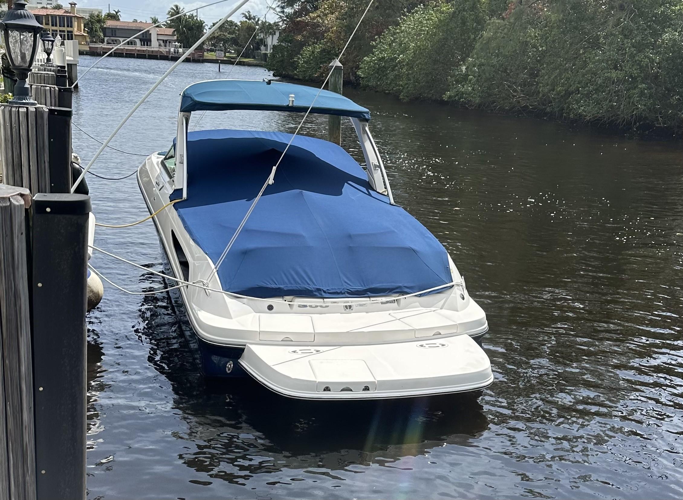 Sea Ray 300 SLX - Vessel with Cover