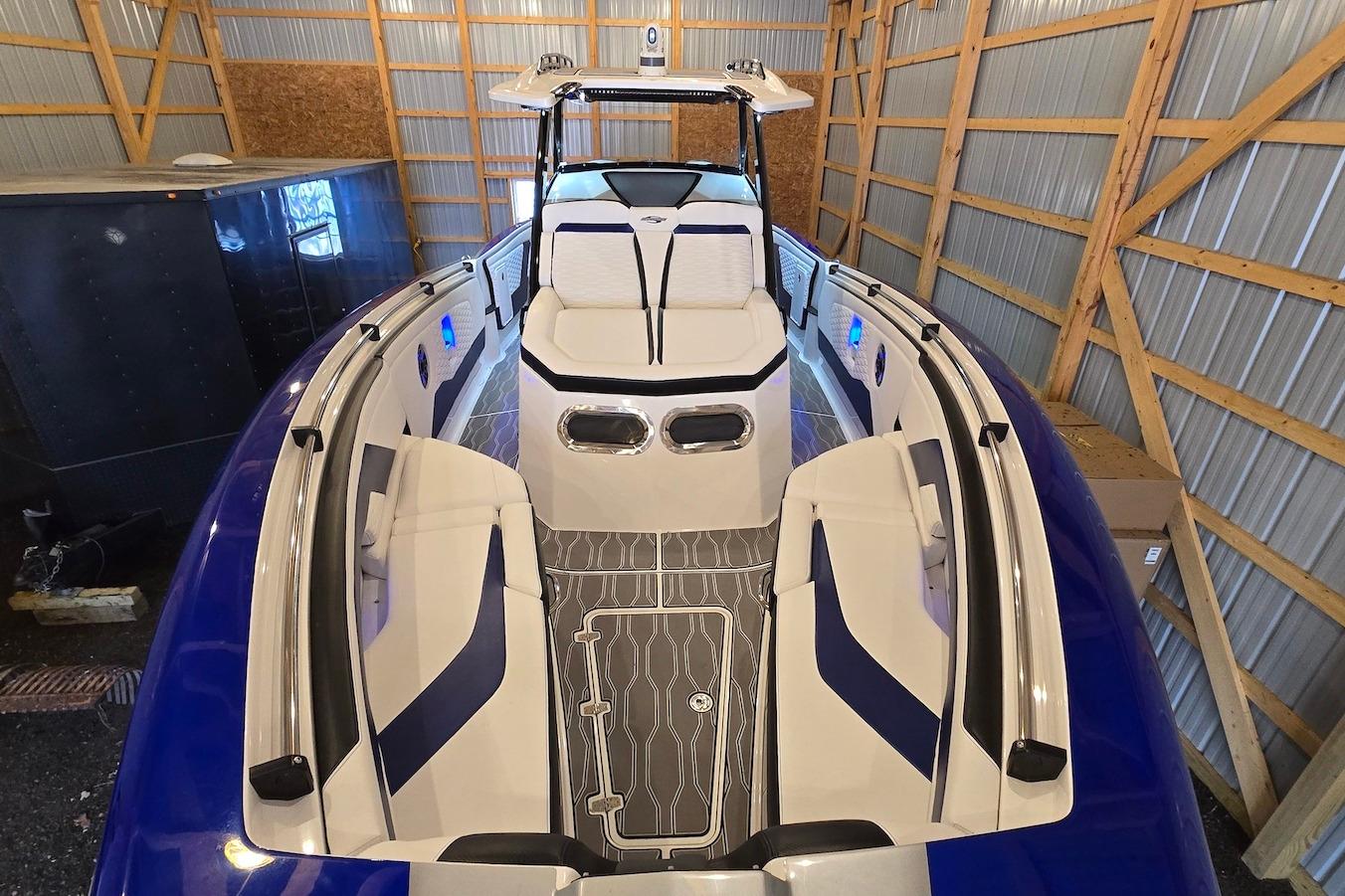 M 10541 BW Knot 10 Yacht Sales M 10541 BW Knot 10 Yacht Sales