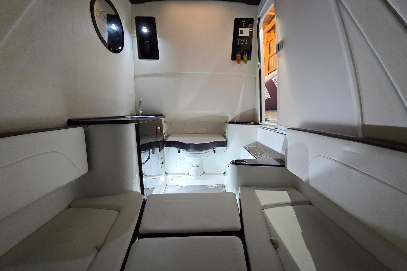 M 10541 BW Knot 10 Yacht Sales M 10541 BW Knot 10 Yacht Sales