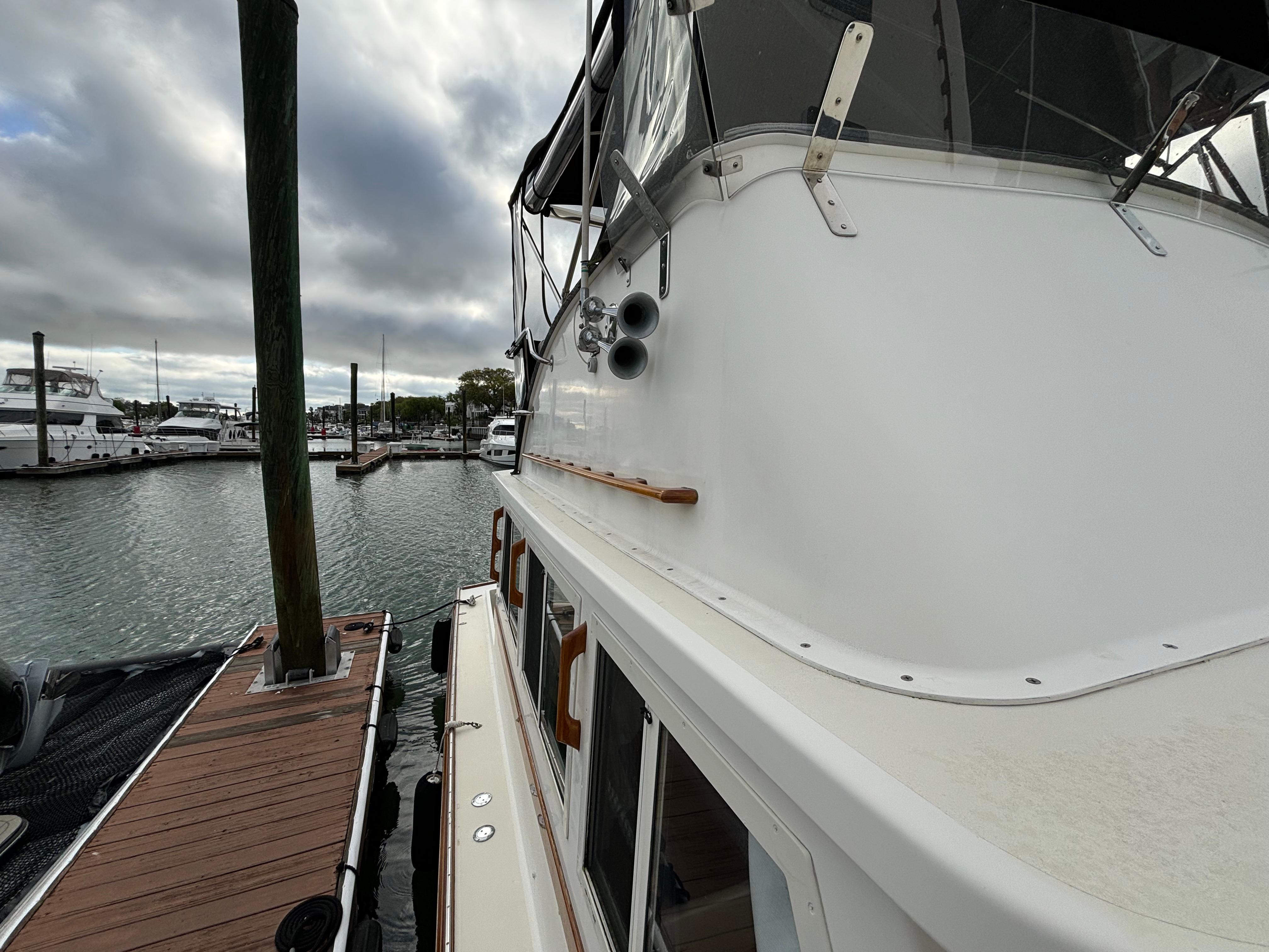 Ellis-36 Flybridge 2001-Gullywhumper ME-US-9753741 | Thumbnail