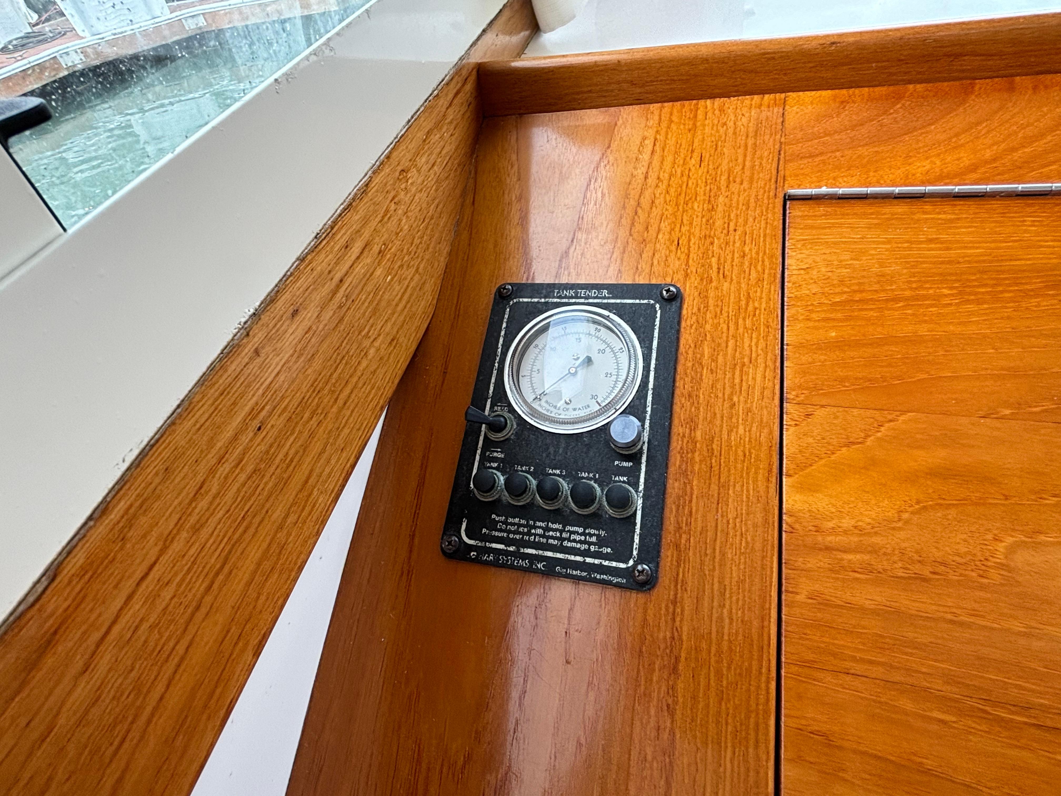 Ellis-36 Flybridge 2001-Gullywhumper ME-US-9753741 | Thumbnail