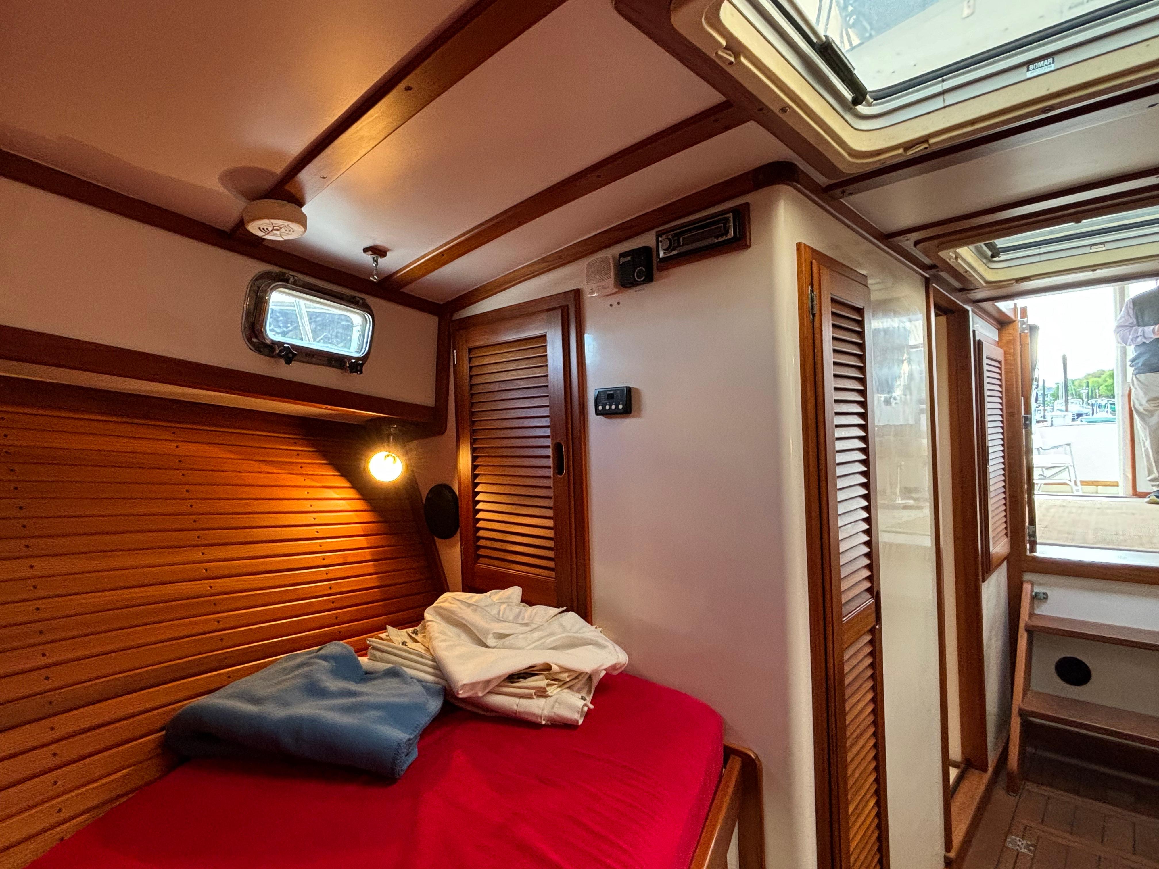 Ellis-36 Flybridge 2001-Gullywhumper ME-US-9753741 | Thumbnail