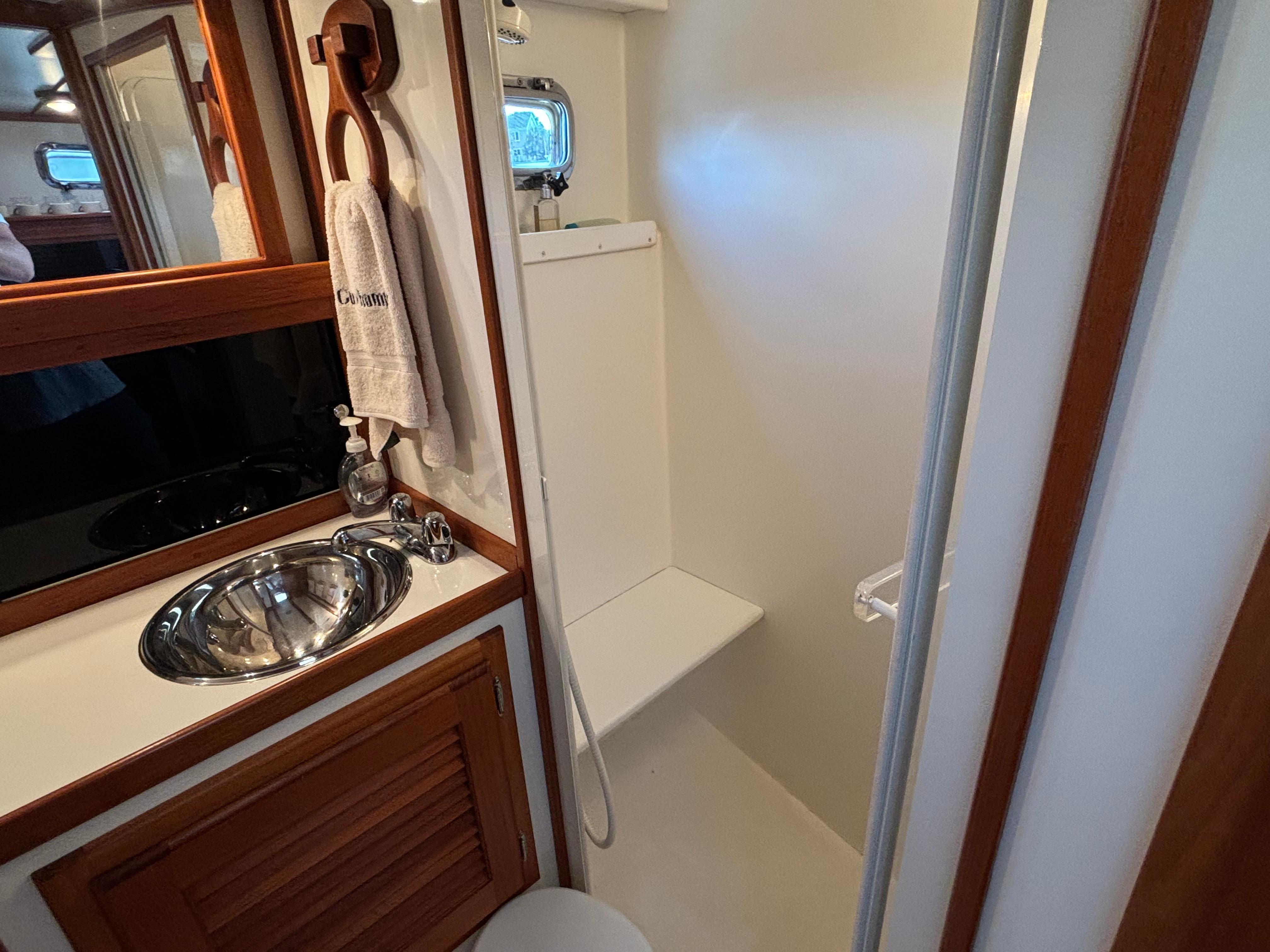 Ellis-36 Flybridge 2001-Gullywhumper ME-US-9753741 | Thumbnail