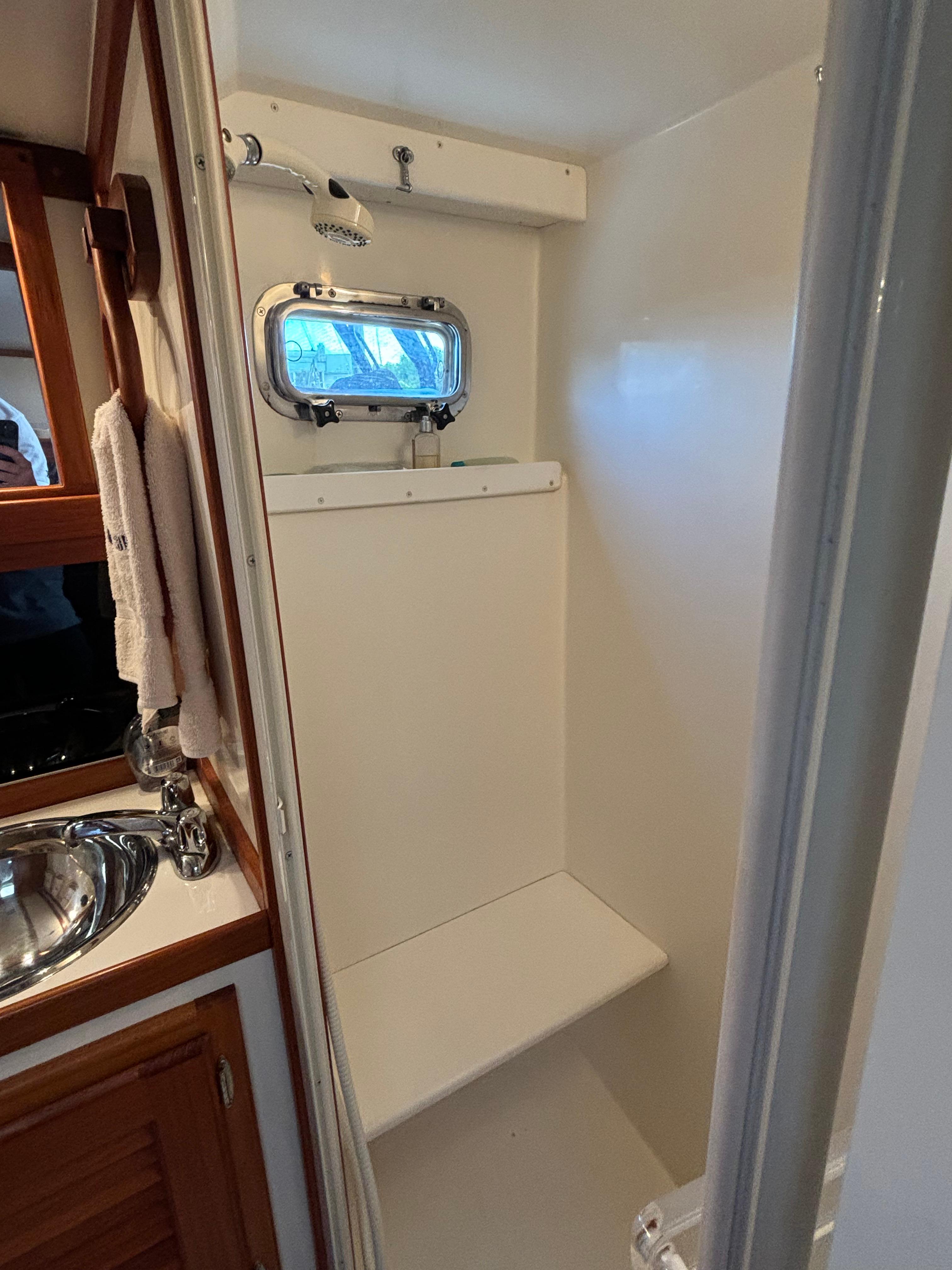 Ellis-36 Flybridge 2001-Gullywhumper ME-US-9753741 | Thumbnail