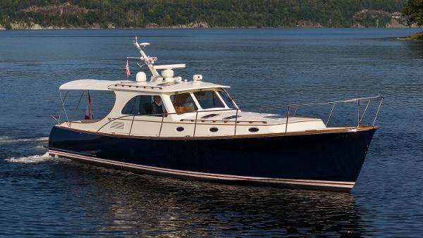 Photo of 2003 Hinckley 44'