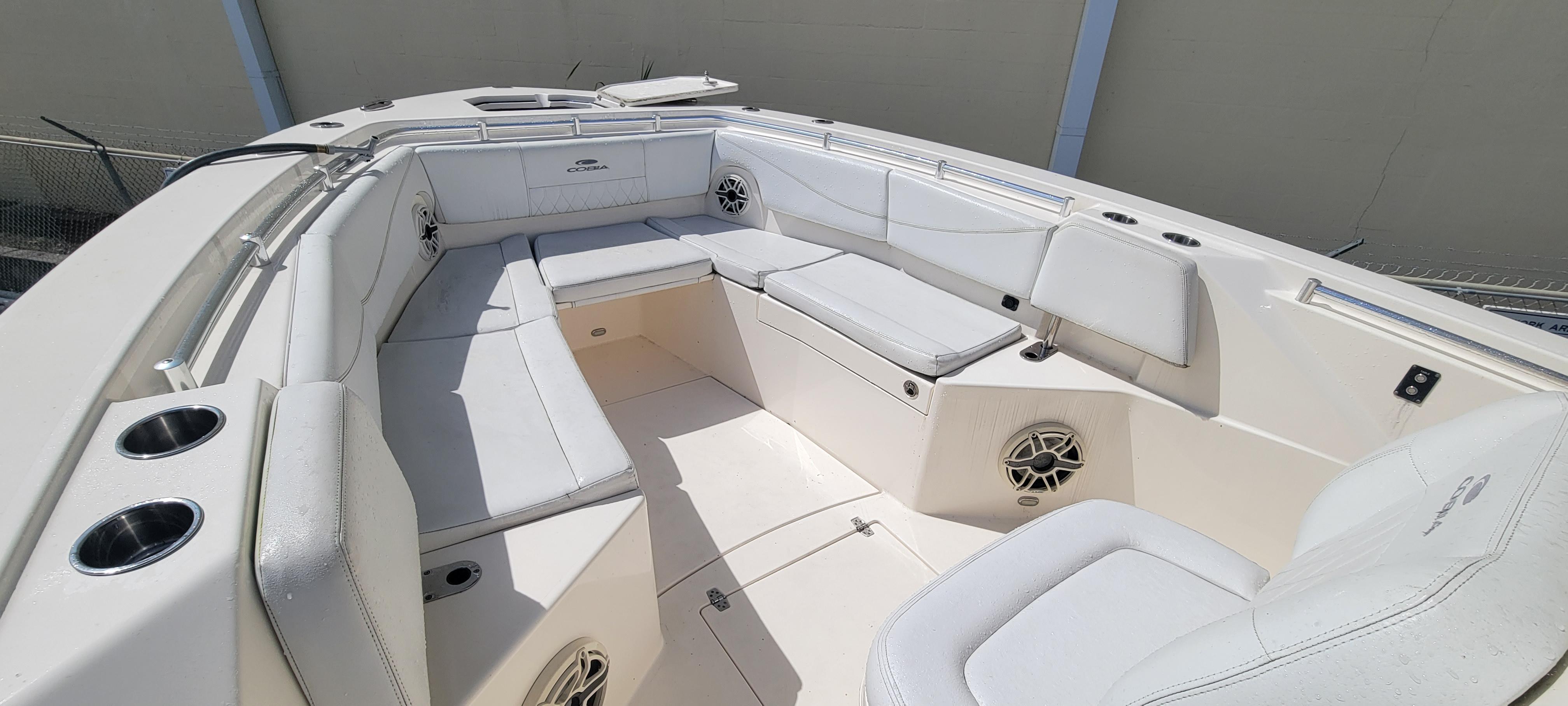 2020-cobia-320-center-console-power-9693705-20250225122650006-1_XLARGE