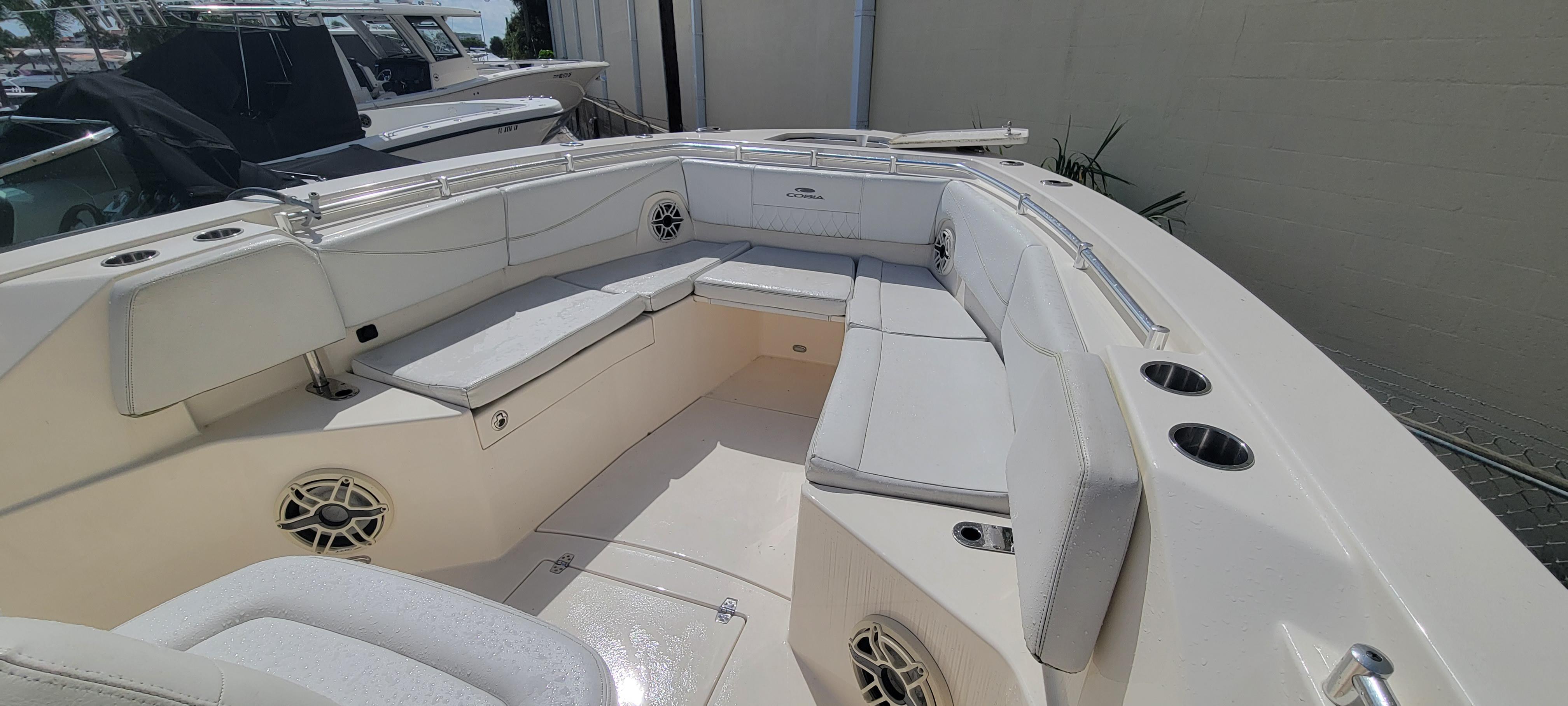 2020-cobia-320-center-console-power-9693705-20250225122658042-1_XLARGE
