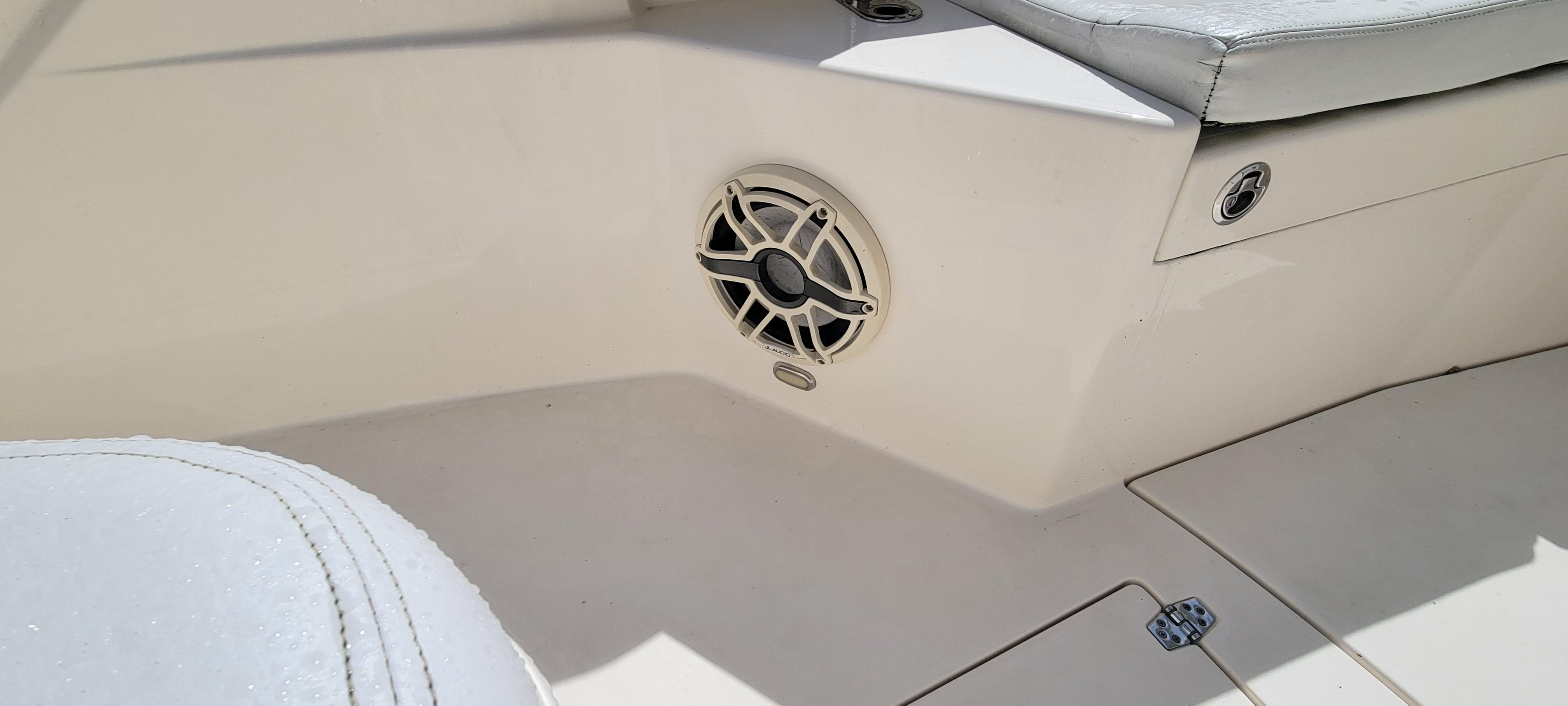 2020-cobia-320-center-console-power-9693705-20250225122701763-1_XLARGE