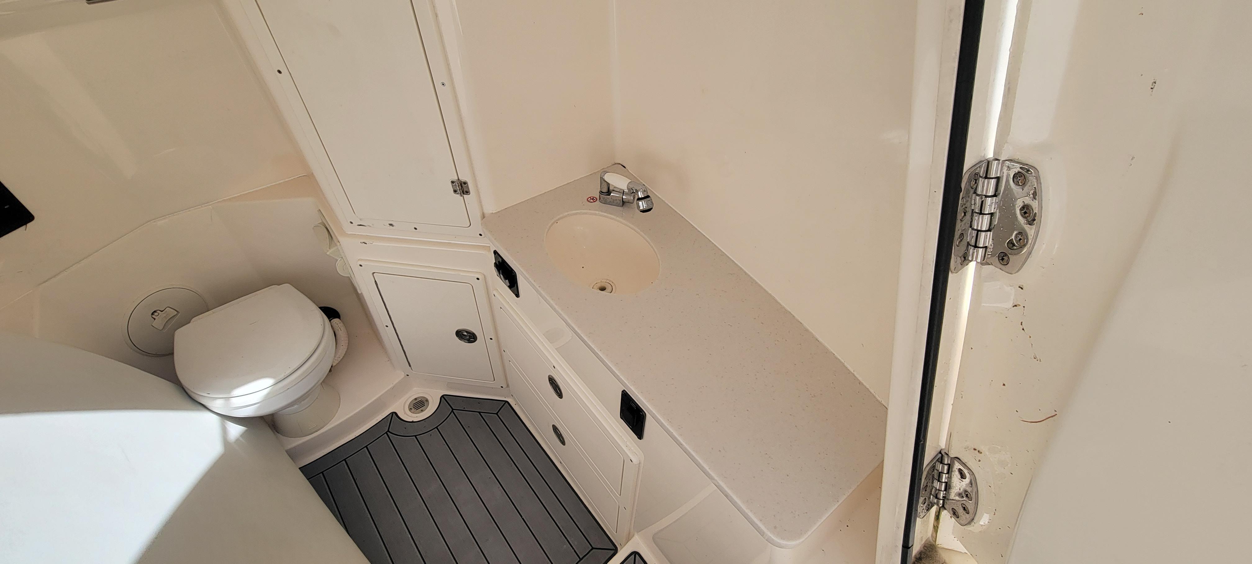 2020-cobia-320-center-console-power-9693705-20250225122712964-1_XLARGE