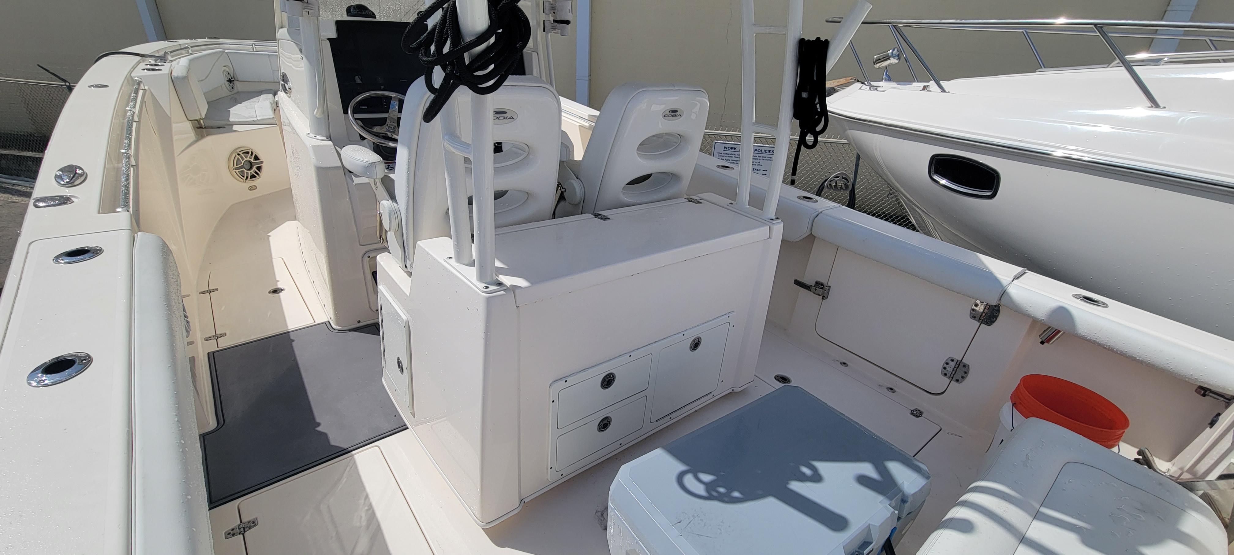 2020-cobia-320-center-console-power-9693705-20250225122730068-1_XLARGE