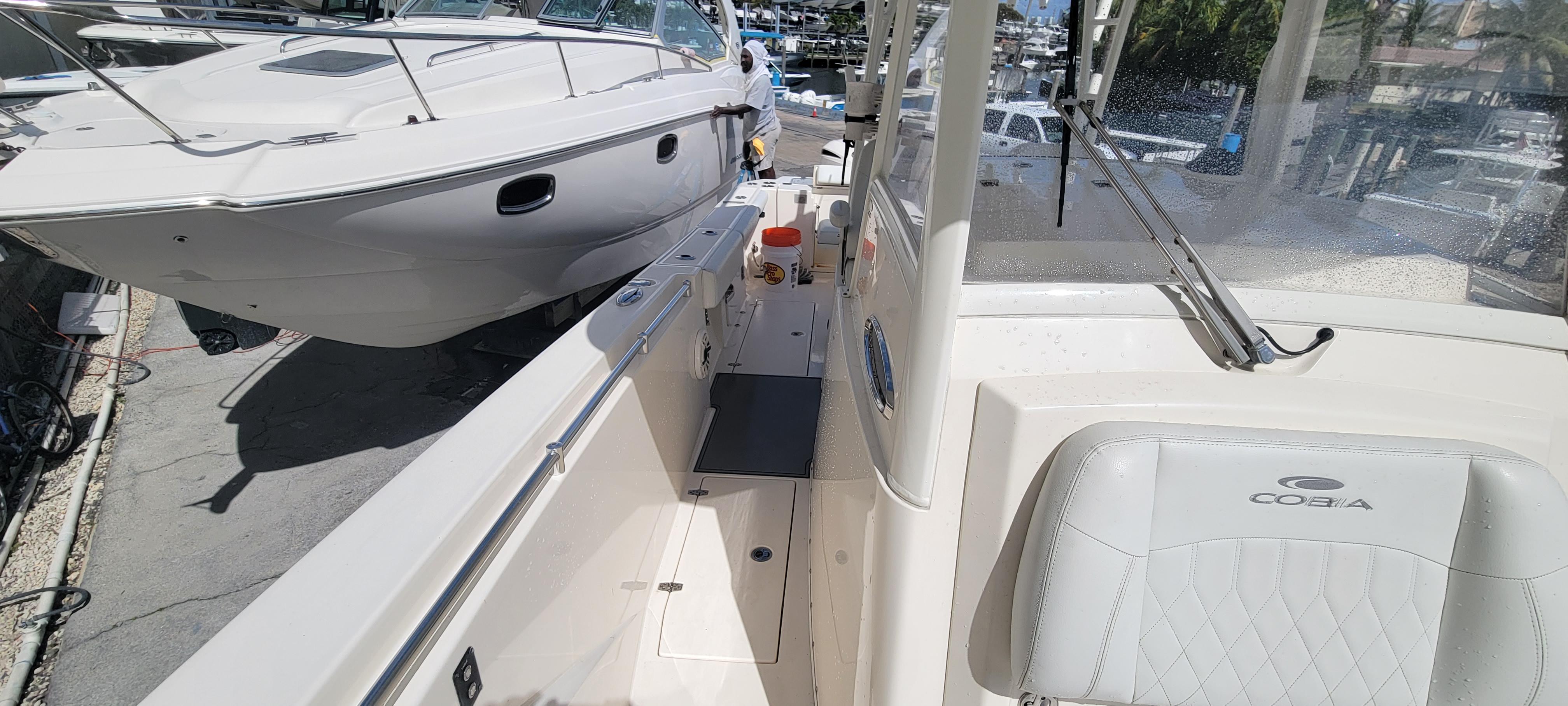 2020-cobia-320-center-console-power-9693705-20250225122825333-1_XLARGE