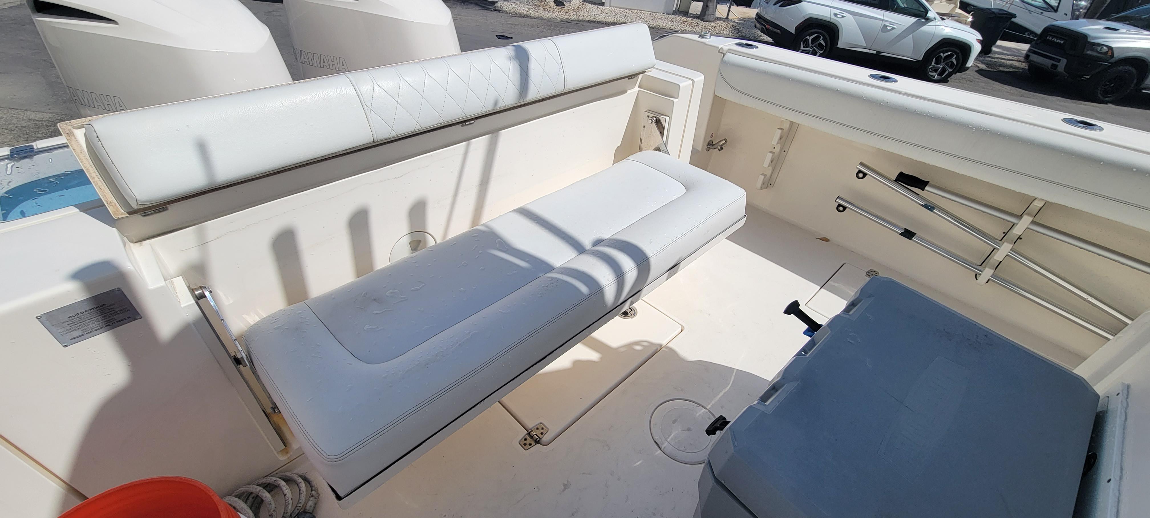 2020-cobia-320-center-console-power-9693705-20250225122858348-1_XLARGE