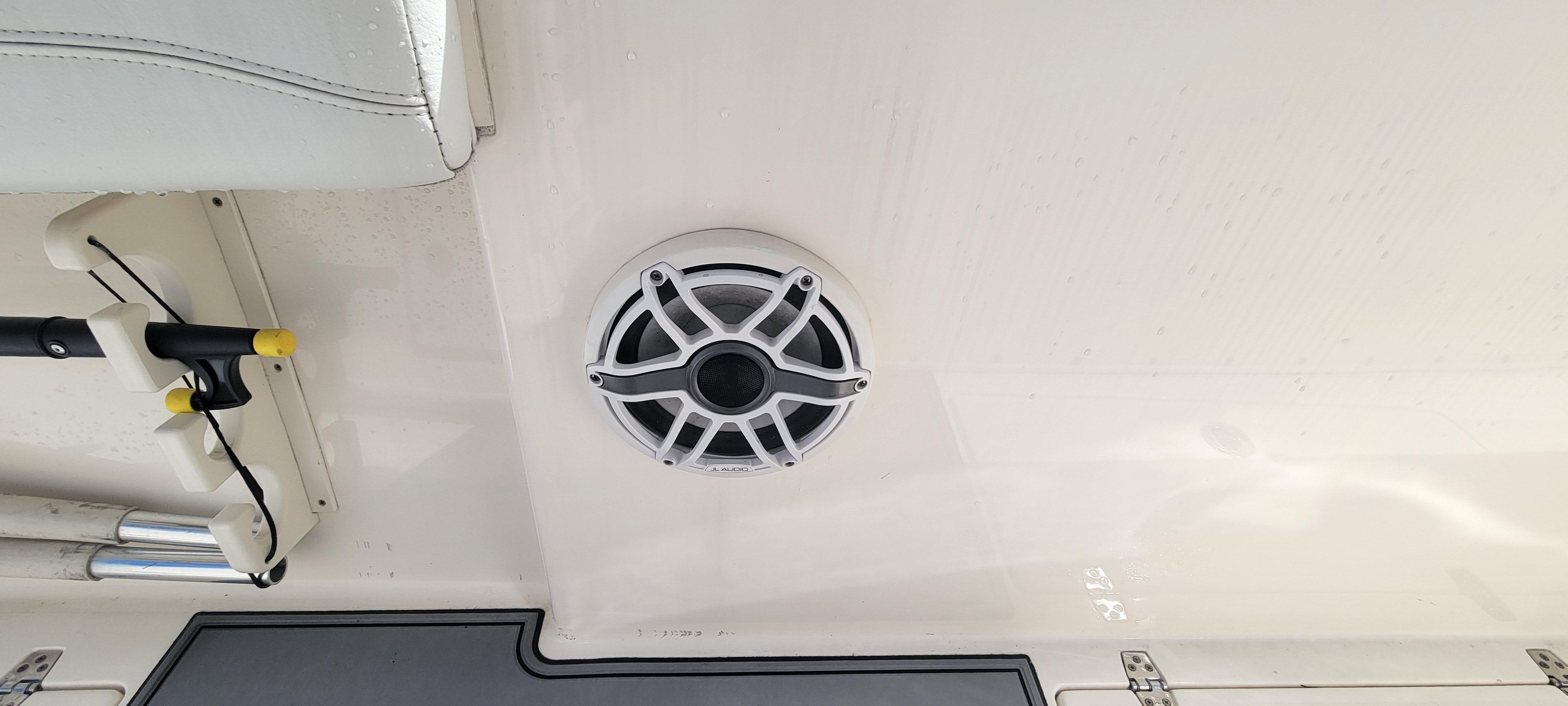 2020-cobia-320-center-console-power-9693705-20250225122913143-1_XLARGE