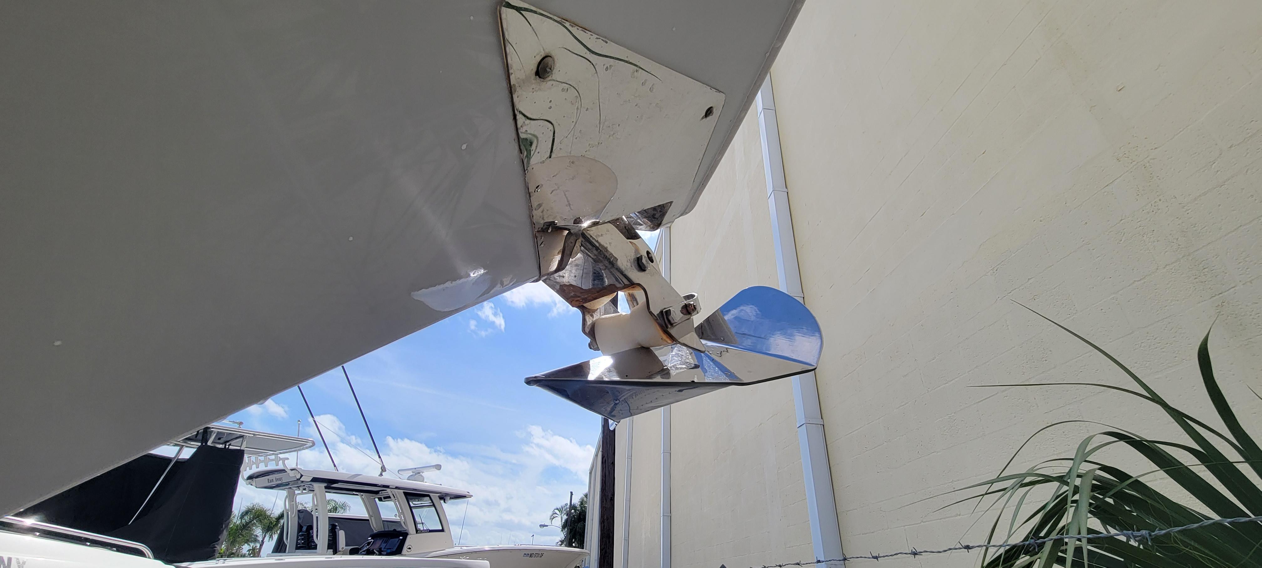 2020-cobia-320-center-console-power-9693705-20250225122950473-1_XLARGE