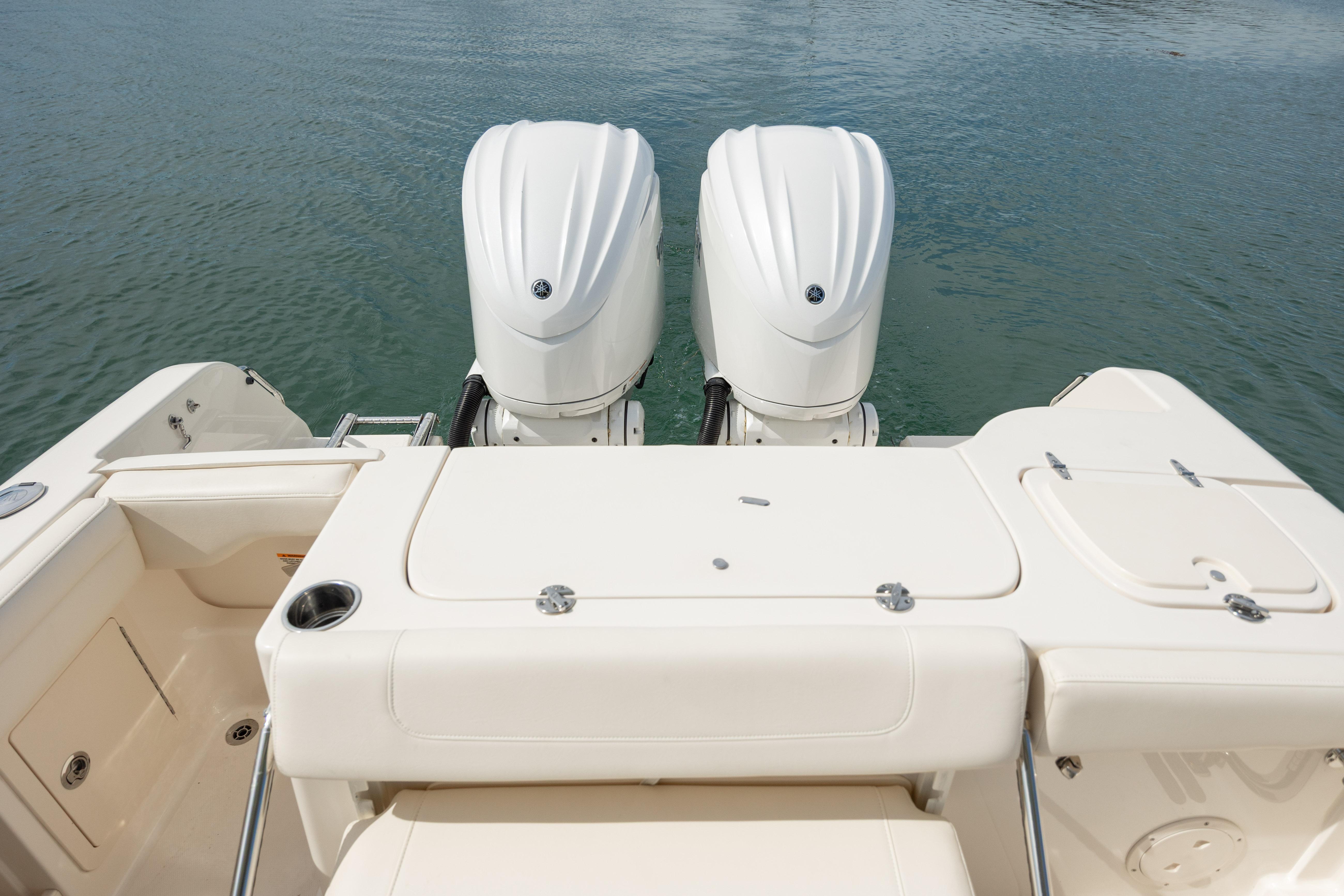 2023-grady-white-freedom-285-power-9723758-20250321062515185-1_XLARGE