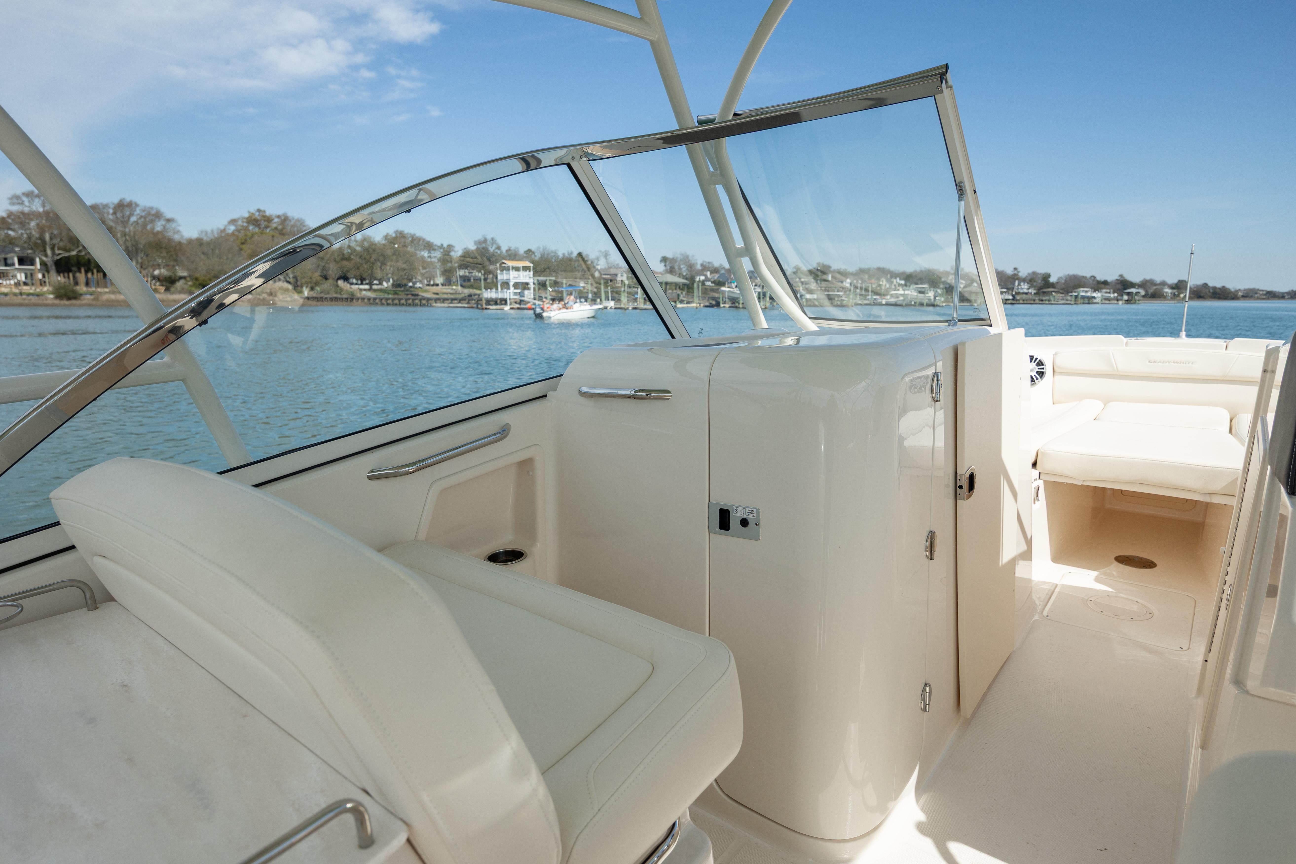 2023-grady-white-freedom-285-power-9723758-20250321062538836-1_XLARGE