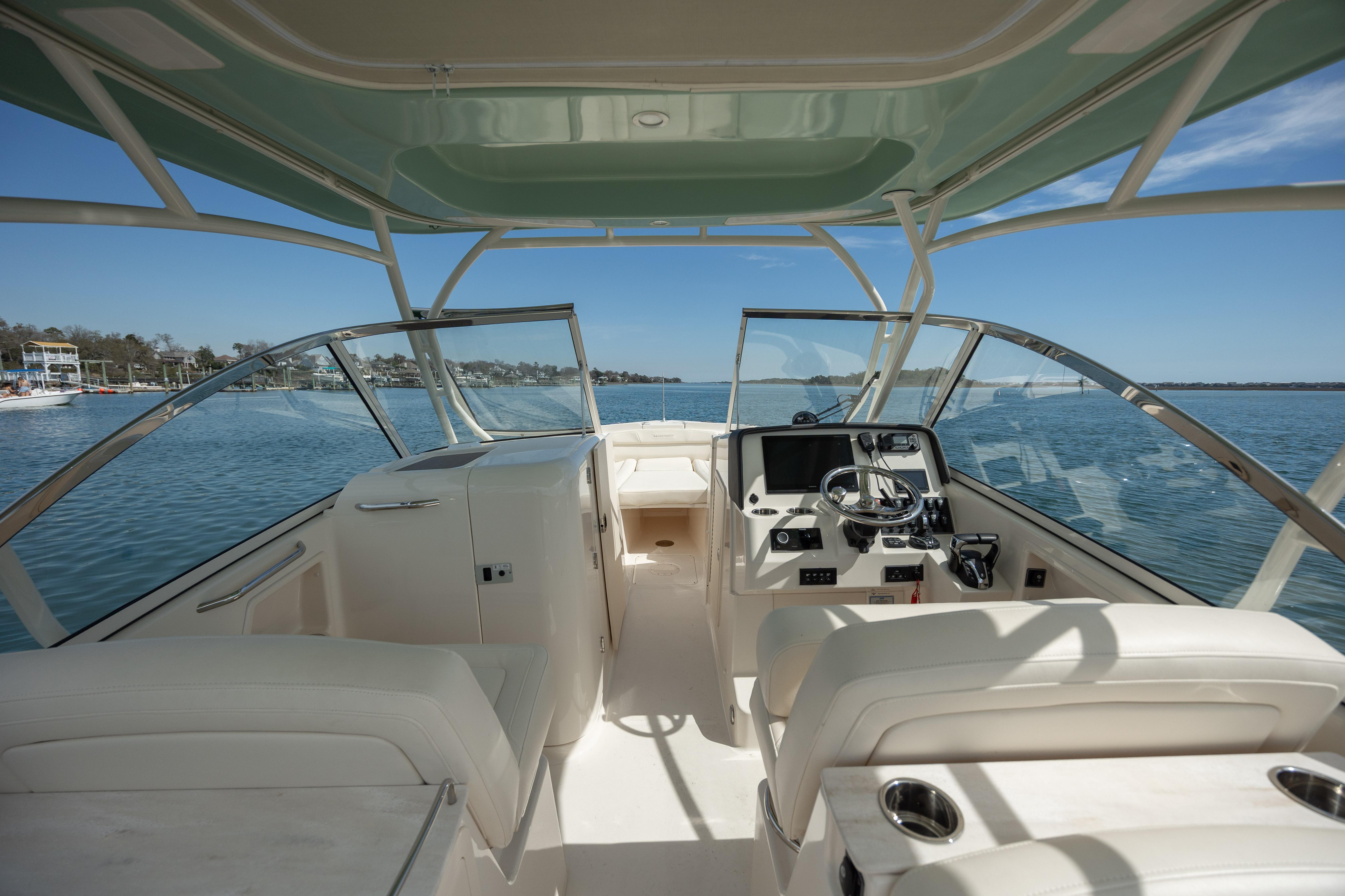 2023-grady-white-freedom-285-power-9723758-20250321062554156-1_XLARGE
