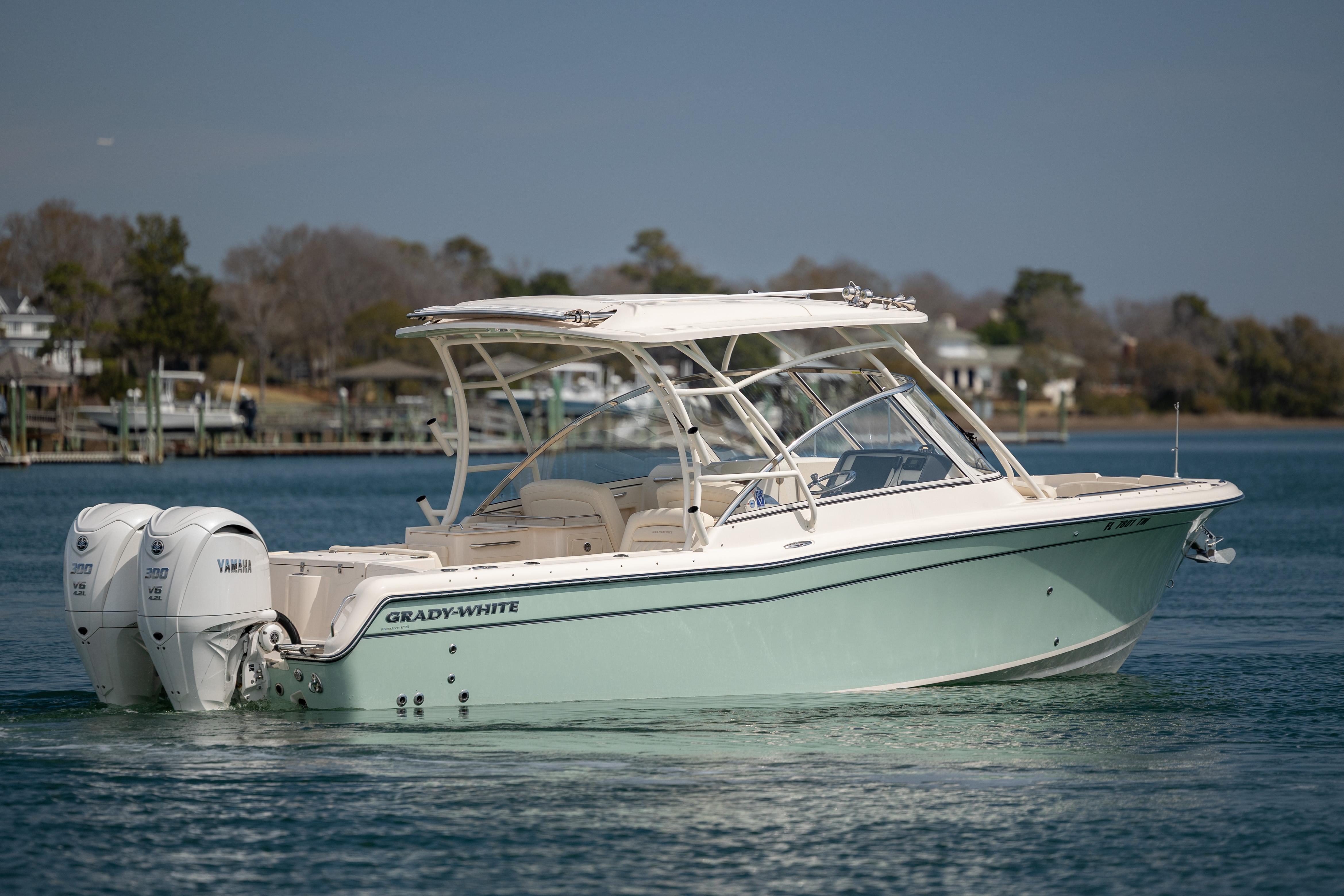 2023-grady-white-freedom-285-power-9723758-20250321062704635-1_XLARGE