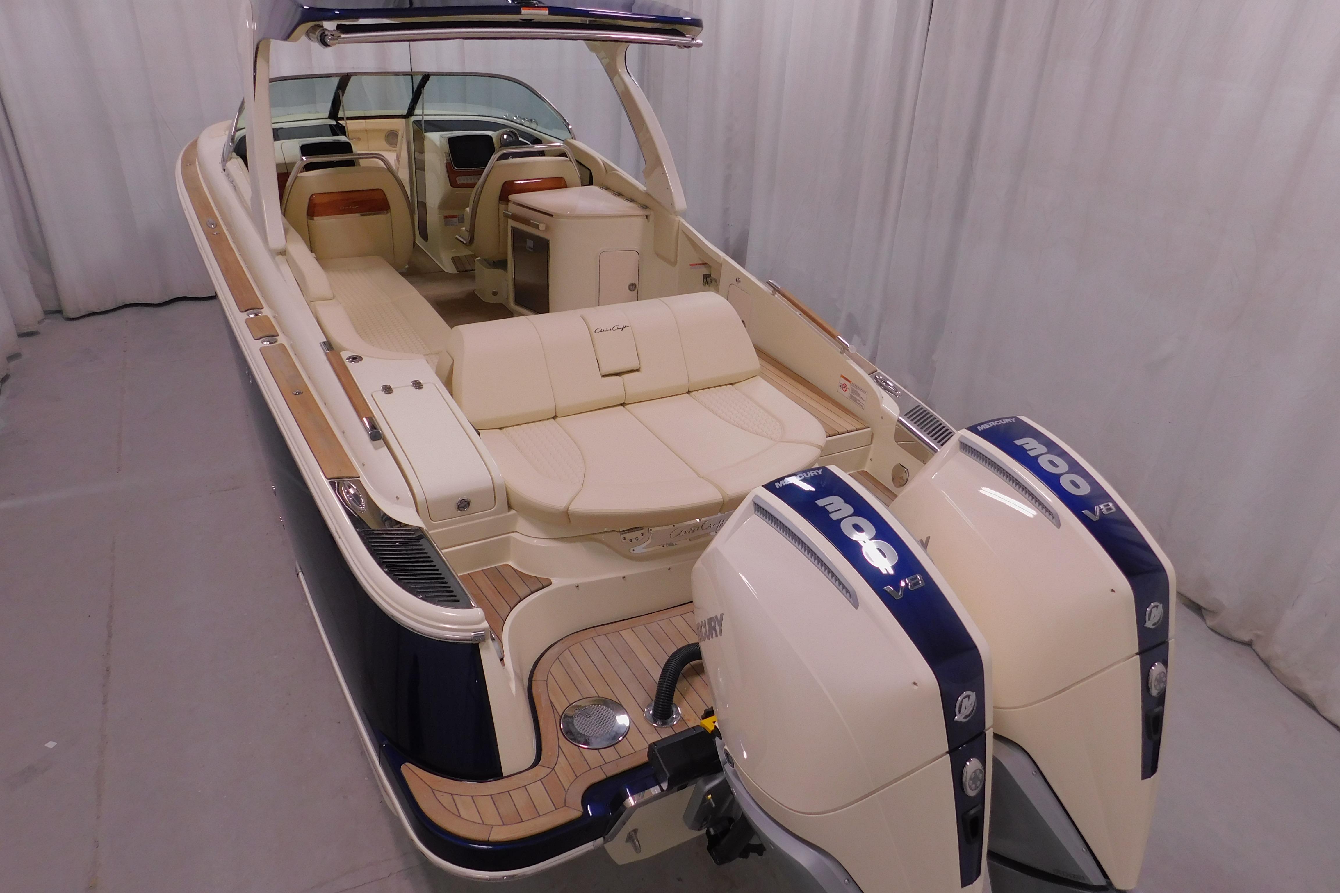 2026 Chris-Craft Launch 31 GT luxury boat with dual Mercury engines, elegant interior.