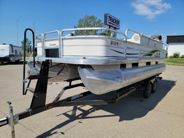 2005 Sun Tracker boat for sale, model of the boat is Fishin Barge 21 & Image # 1 of 16