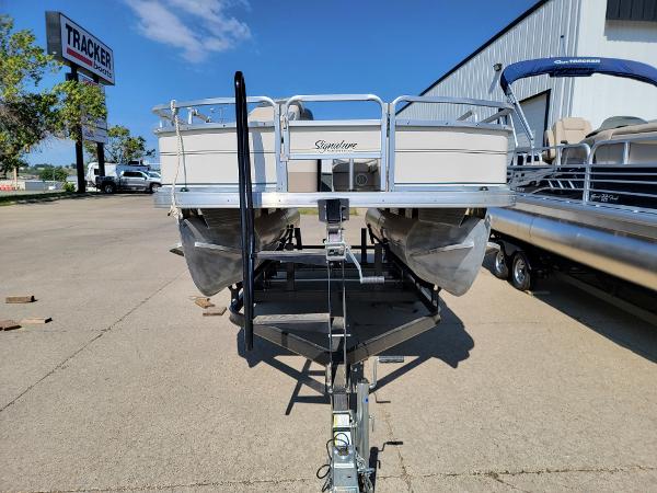 2005 Sun Tracker boat for sale, model of the boat is Fishin Barge 21 & Image # 6 of 16