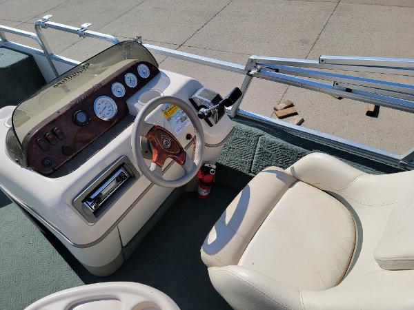 2005 Sun Tracker boat for sale, model of the boat is Fishin Barge 21 & Image # 15 of 16