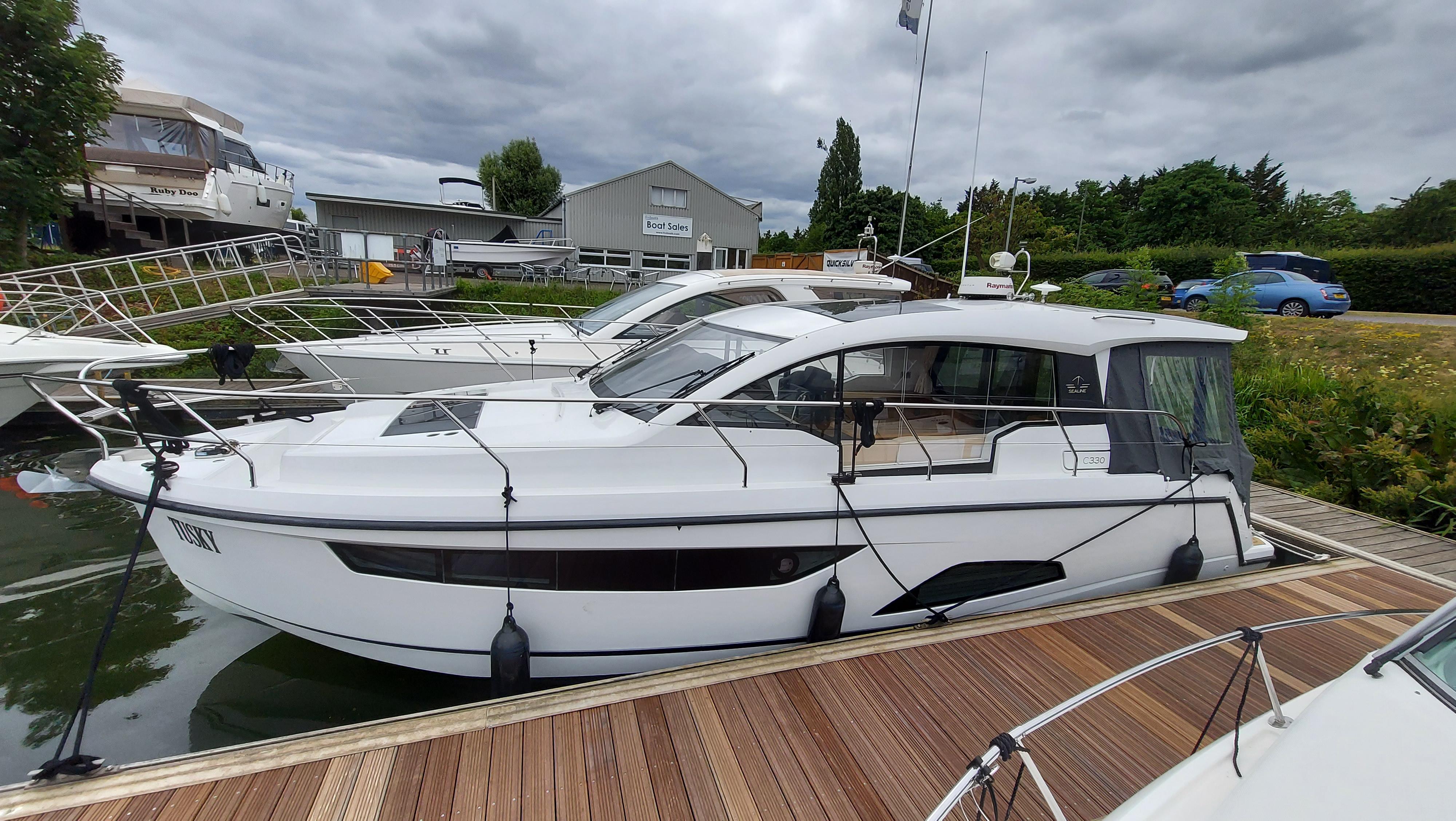 2016 Sealine C330