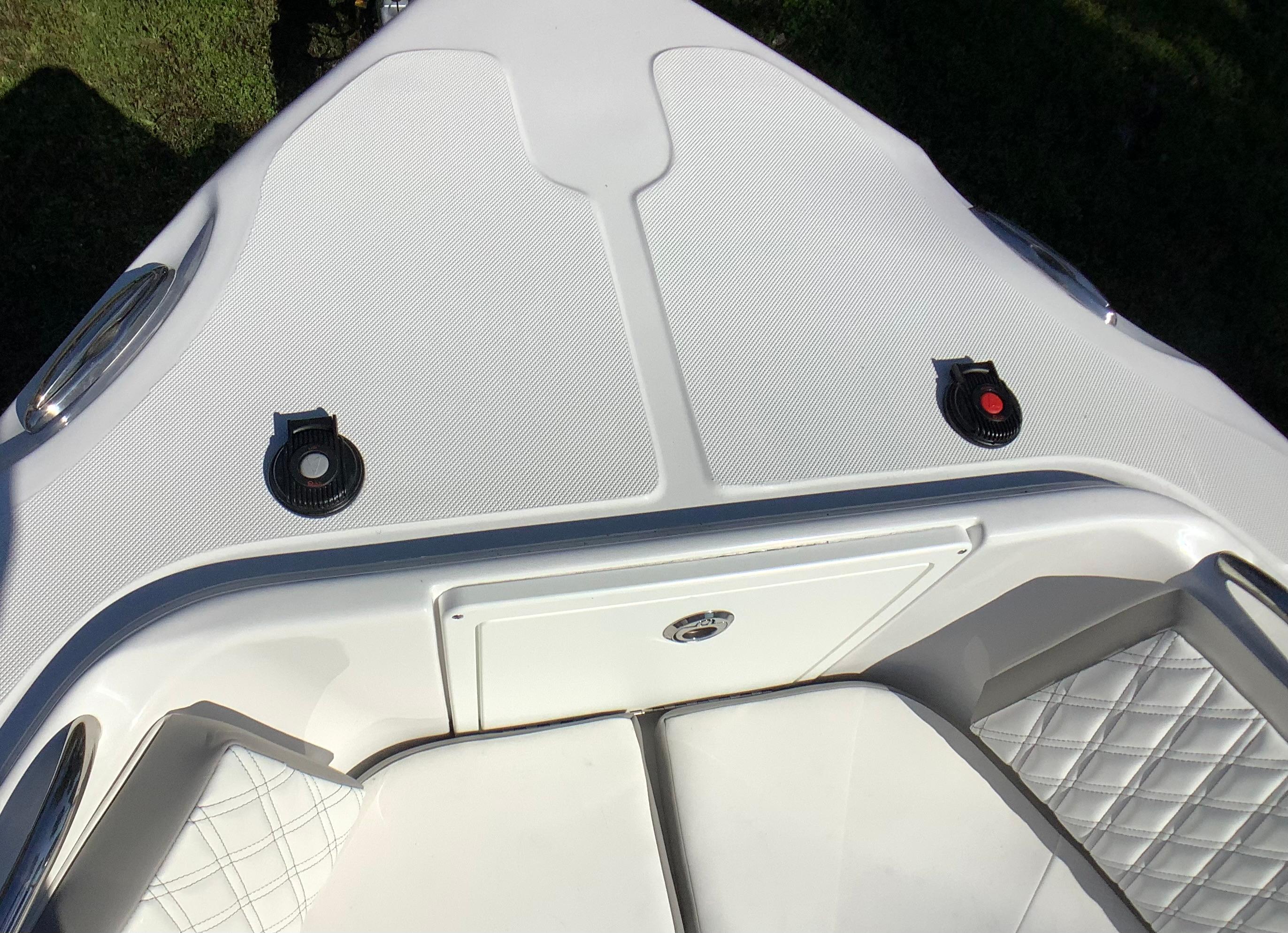 2025-century-2600-center-console-power-9683764-20250302090027262-1_XLARGE