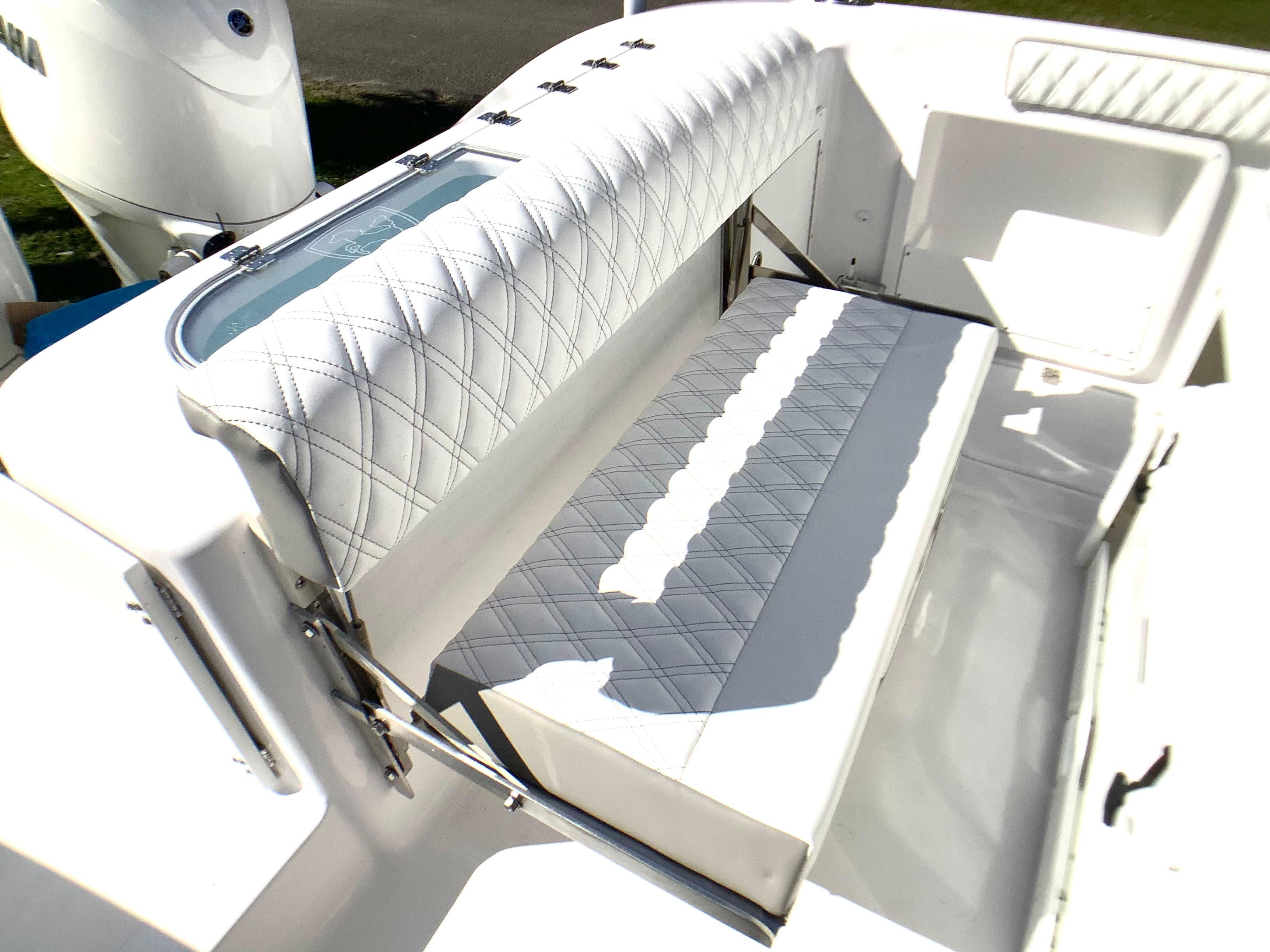 2025-century-2600-center-console-power-9683764-20250303041203568-1_XLARGE