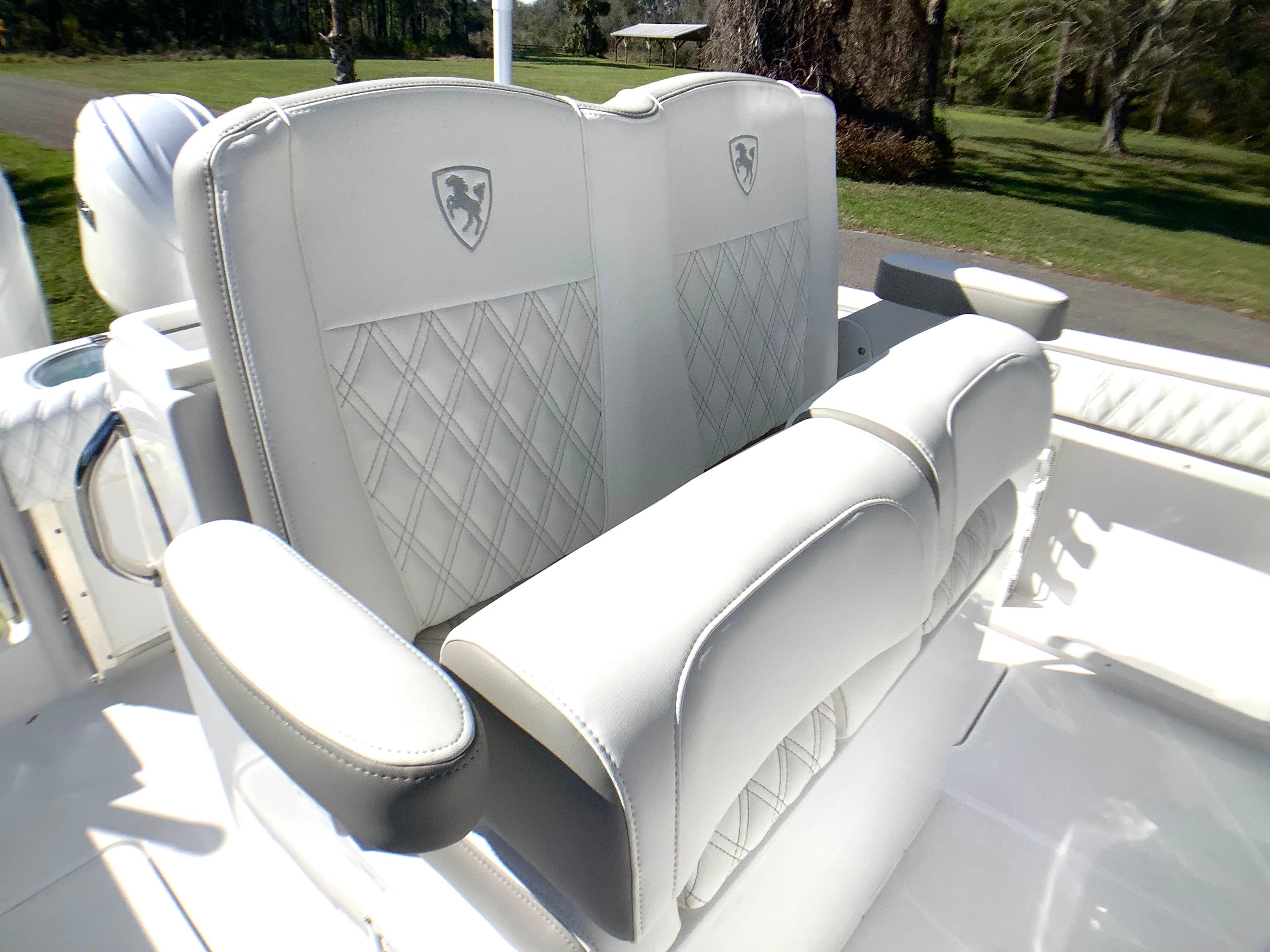 2025-century-2600-center-console-power-9683764-20250303052209458-1_XLARGE