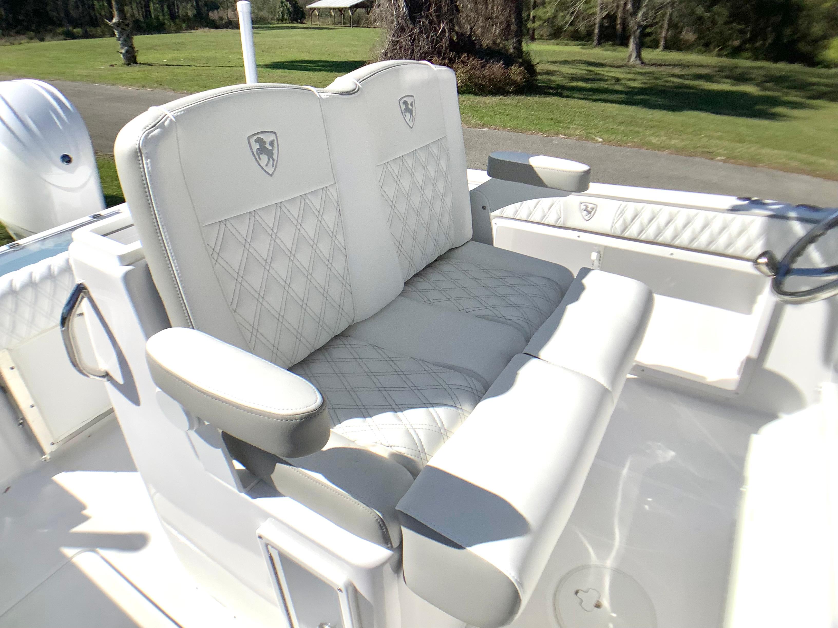2025-century-2600-center-console-power-9683764-20250303052212063-1_XLARGE