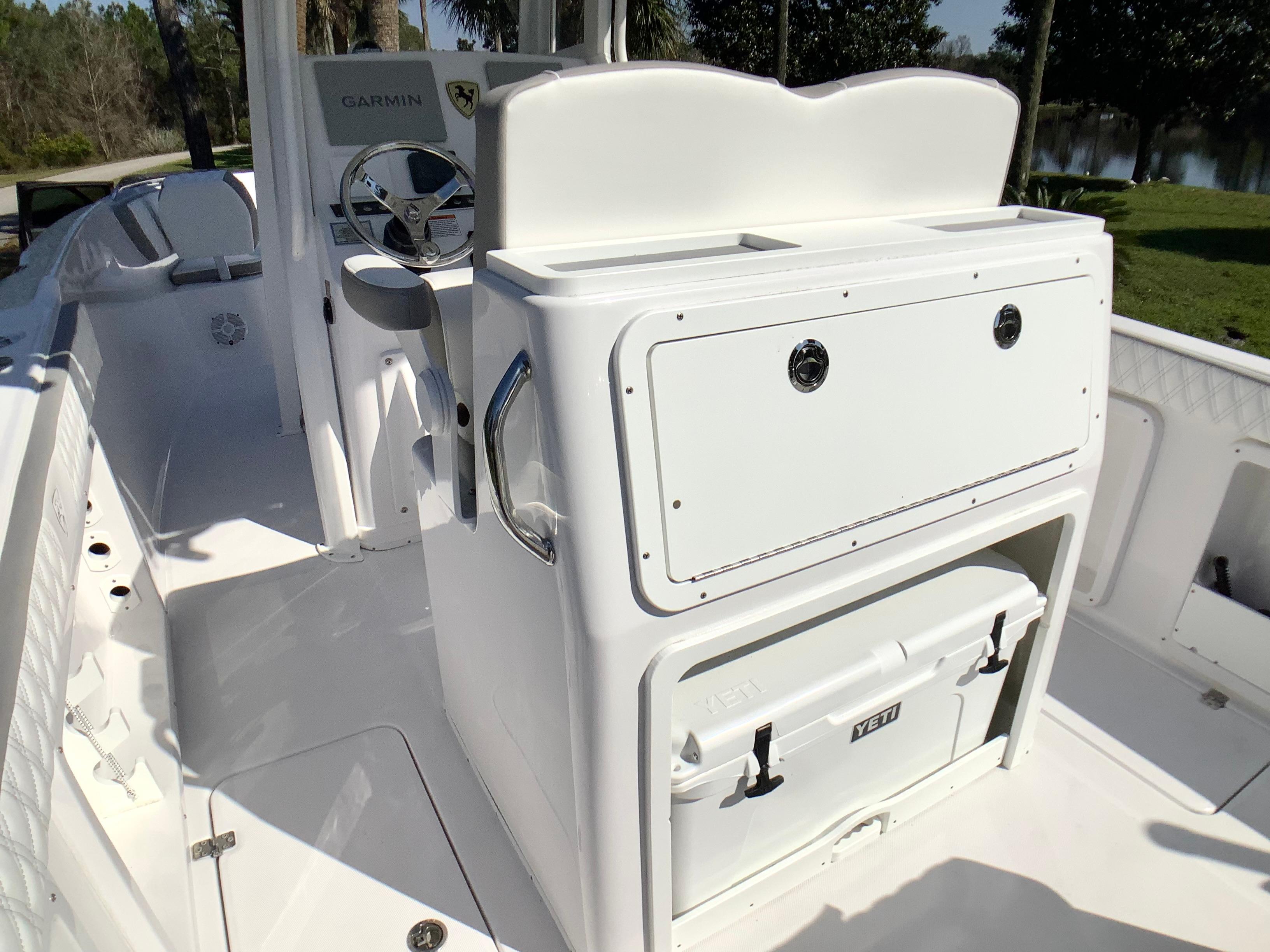 2025-century-2600-center-console-power-9683764-20250303052700758-1_XLARGE
