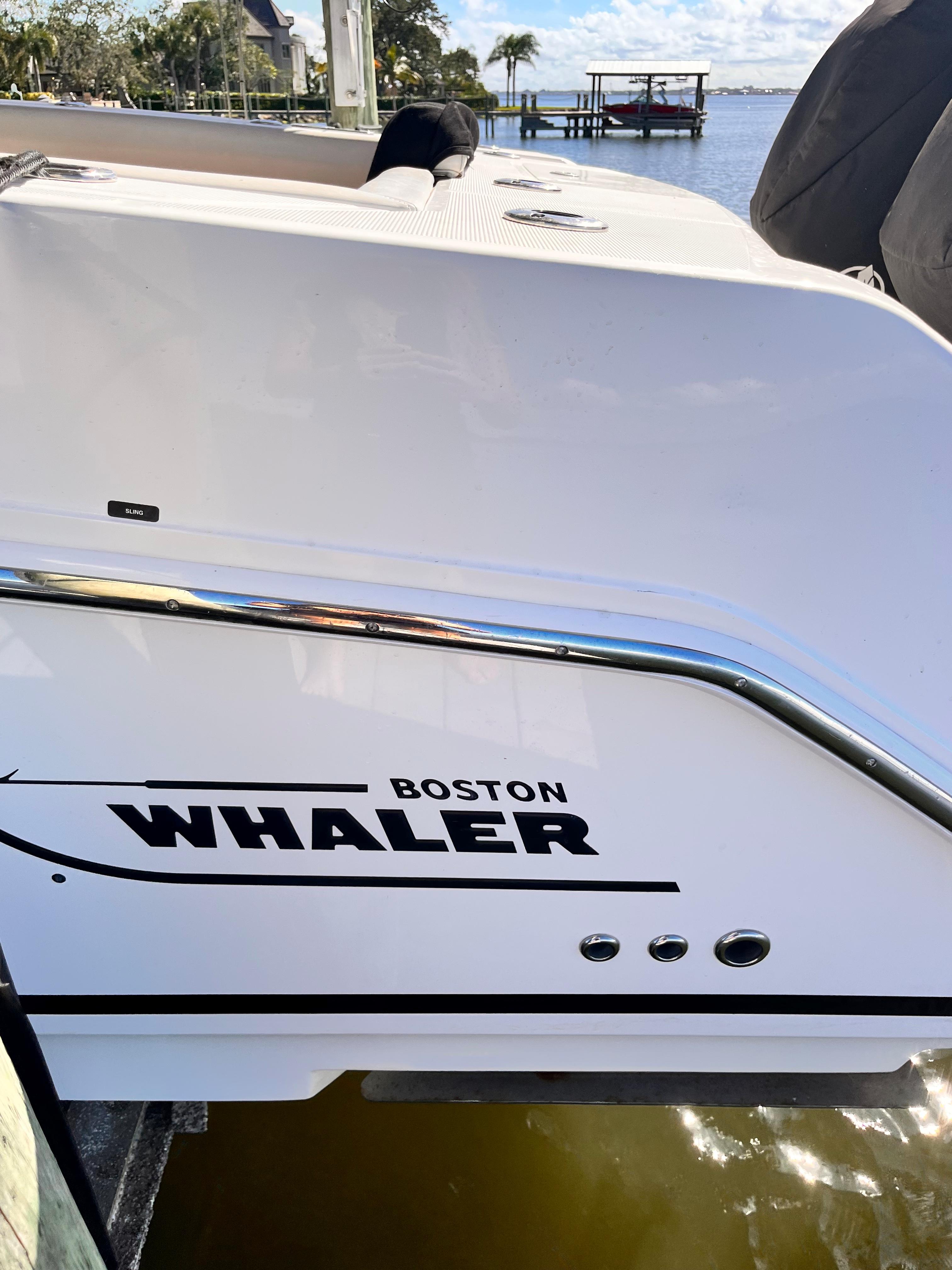 2018 Boston Whaler 330 Outrage