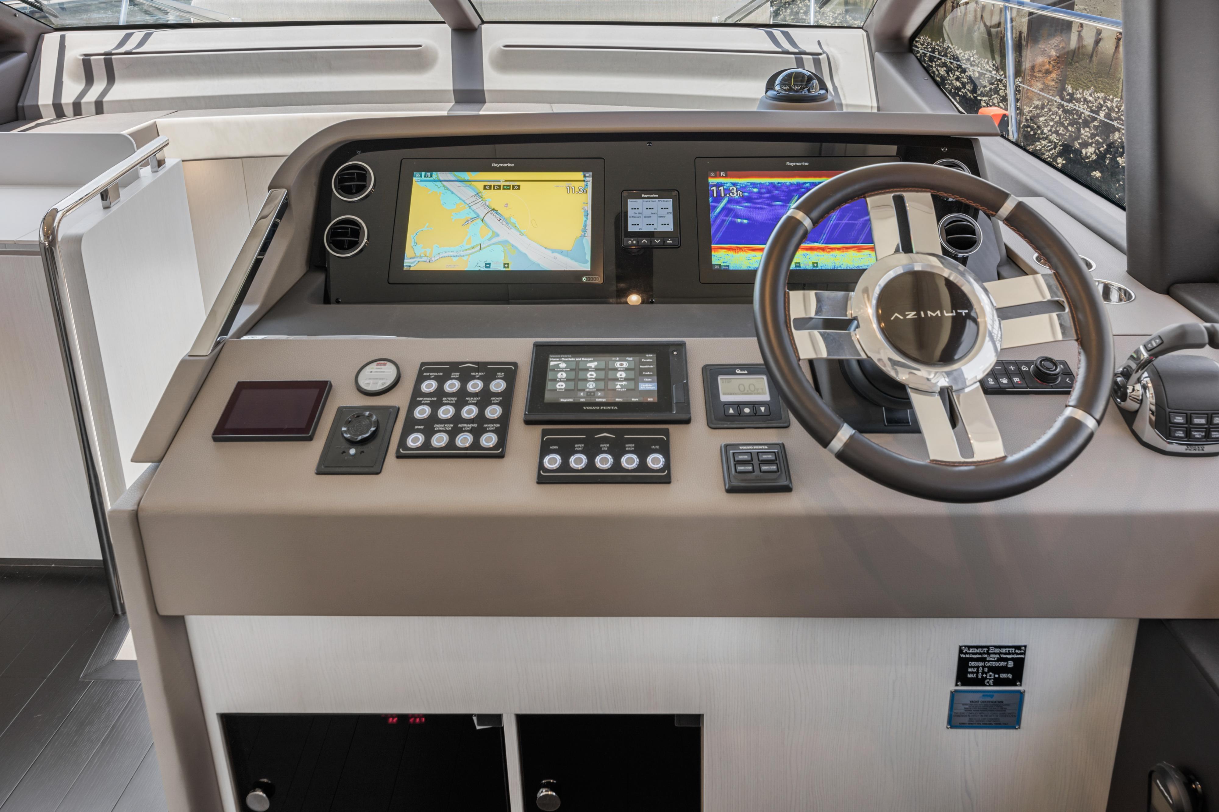 Azimut 50 - True North - Helm