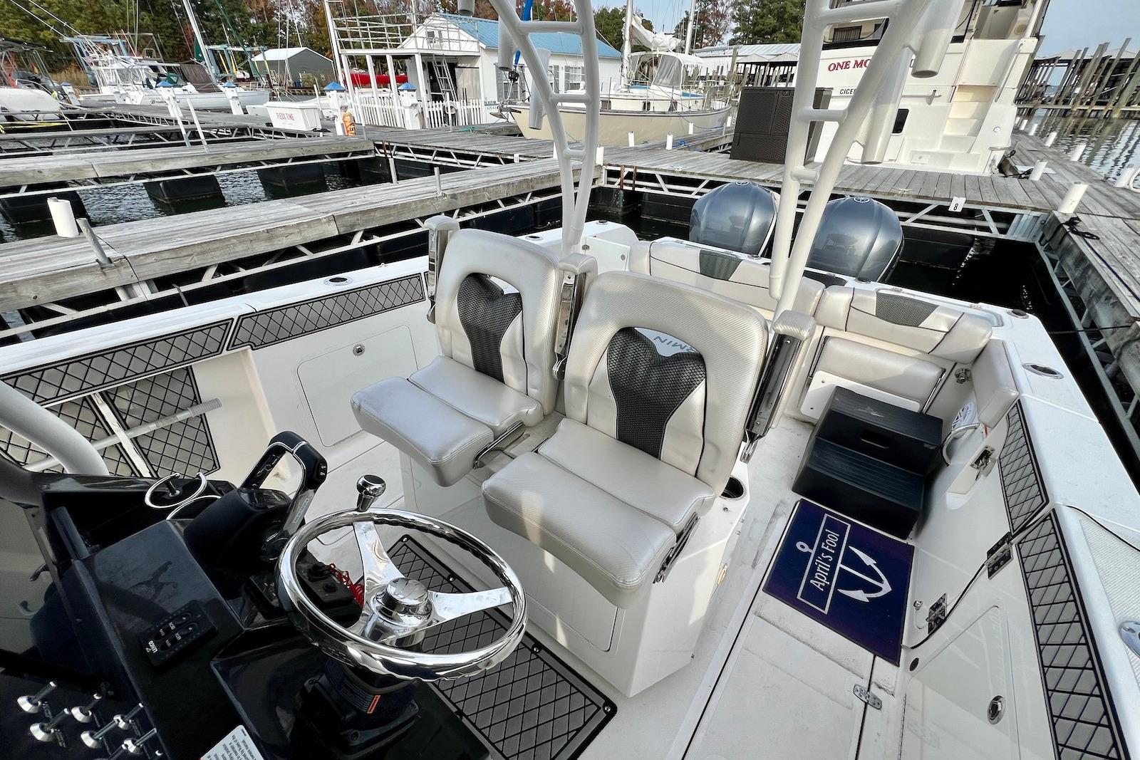 VA 10484 BH Knot 10 Yacht Sales VA 10484 BH Knot 10 Yacht Sales