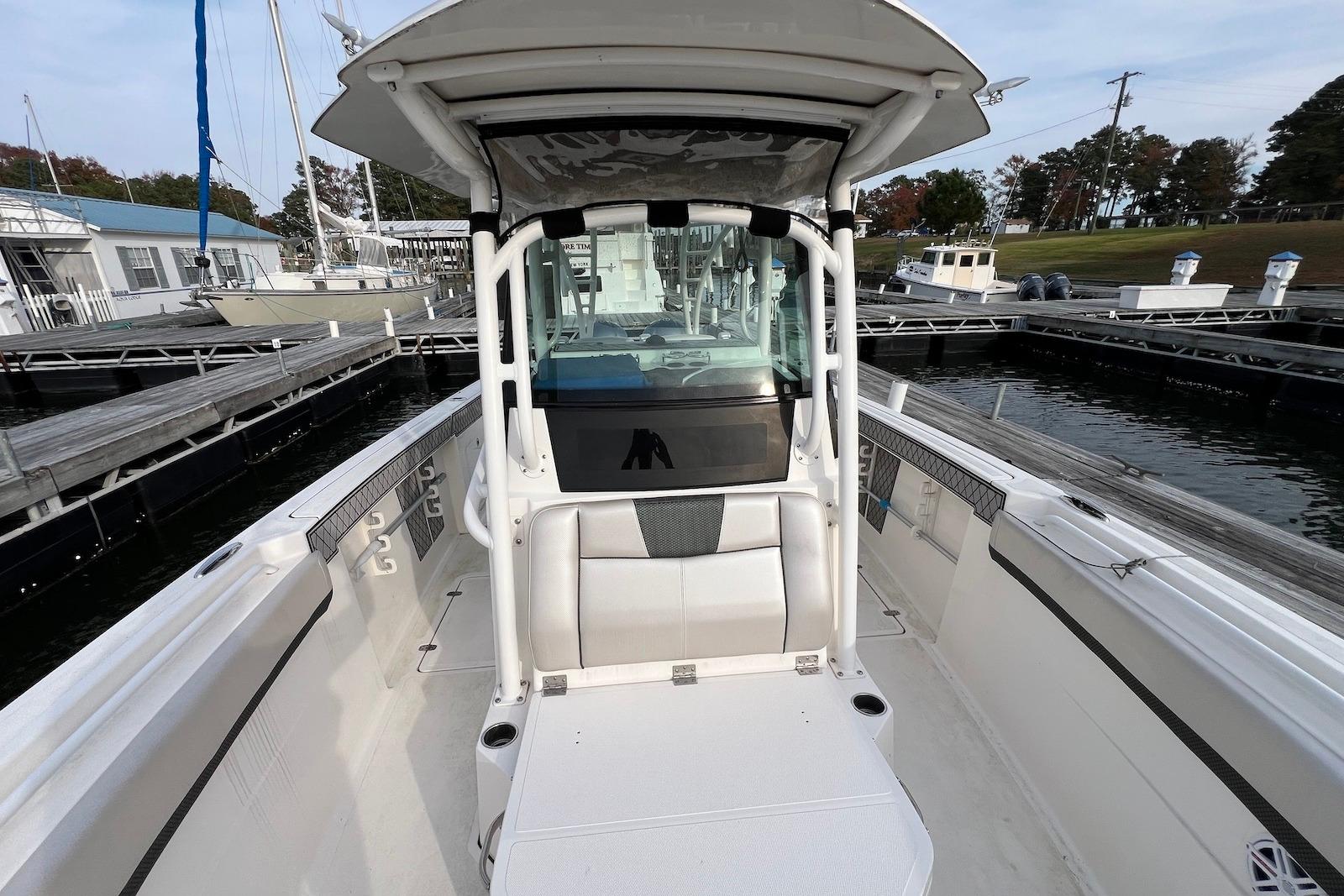 VA 10484 BH Knot 10 Yacht Sales VA 10484 BH Knot 10 Yacht Sales