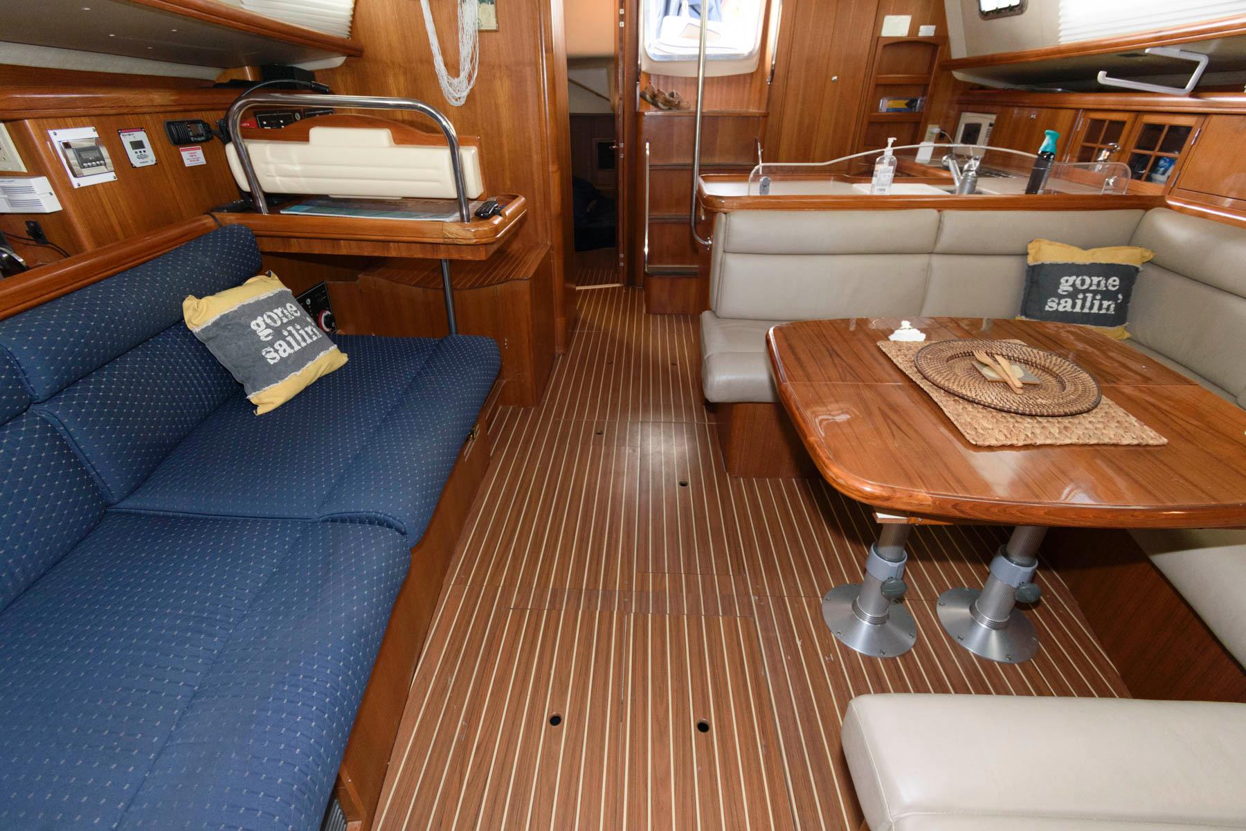 F 5879 SK Knot 10 Yacht Sales