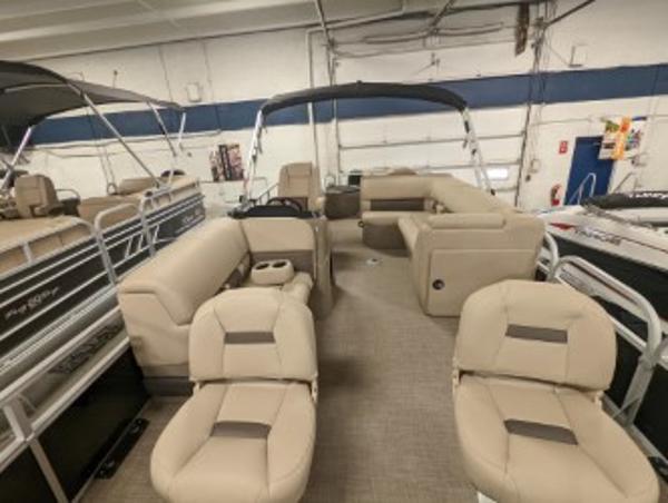 2022 Sun Tracker boat for sale, model of the boat is Fishin' Barge 20 DLX & Image # 2 of 9