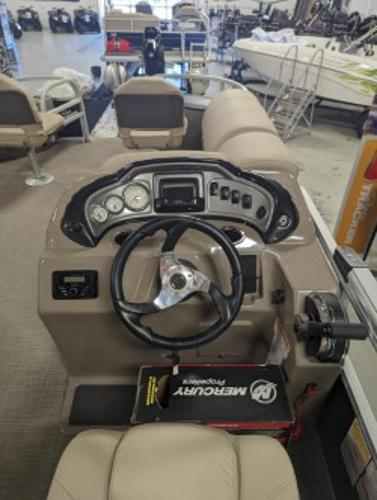 2022 Sun Tracker boat for sale, model of the boat is Fishin' Barge 20 DLX & Image # 5 of 9