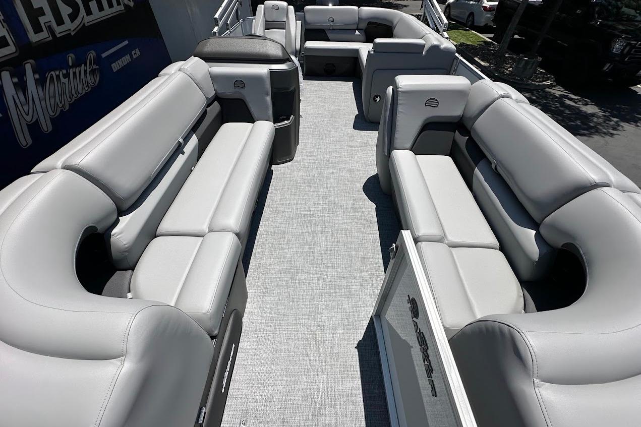 2026 Sun Tracker Party Barge 20 DLX with spacious seating and modern design.