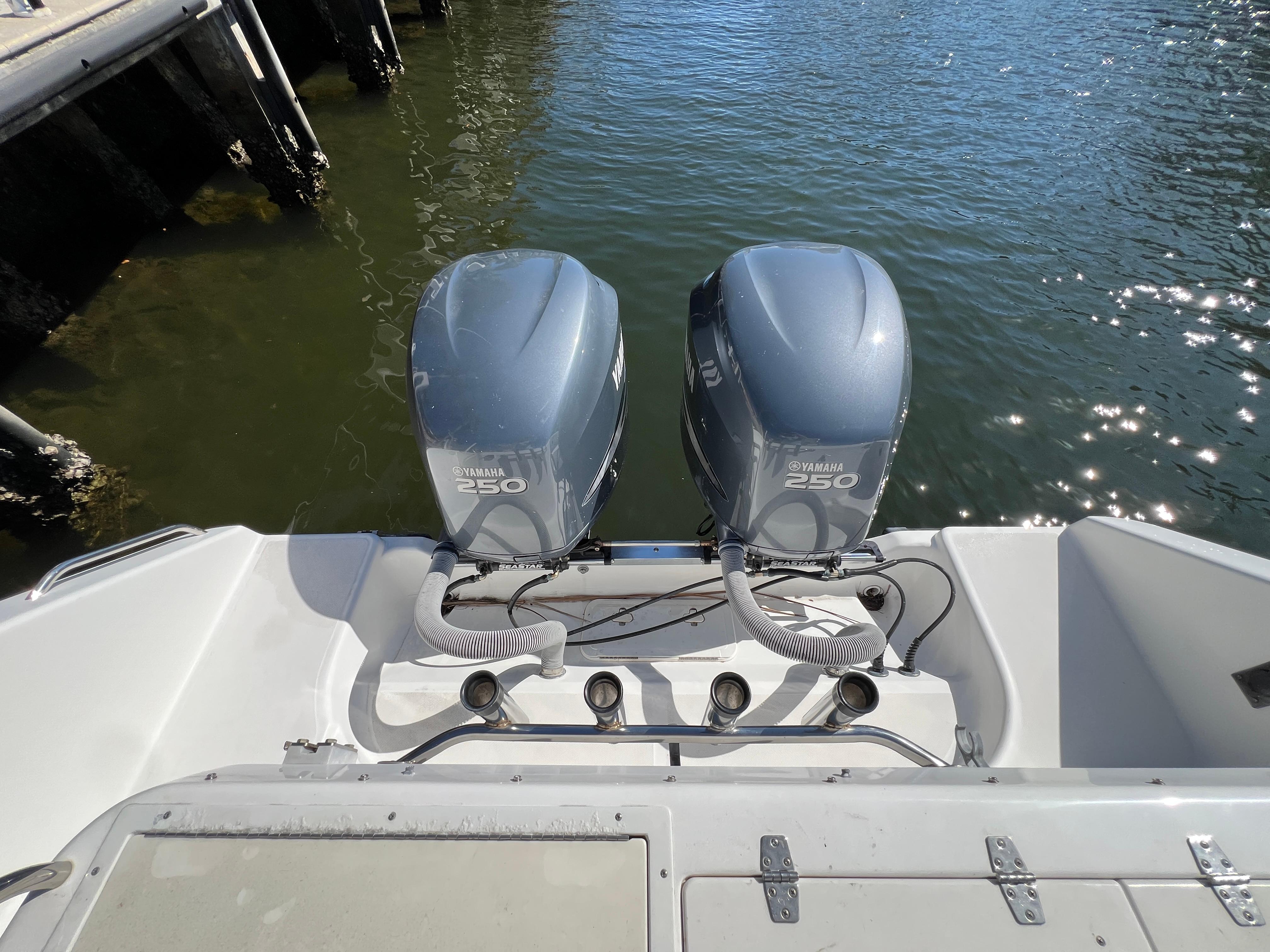 2006-century-3200-walk-around-power-9693791-20250225134518618-1_XLARGE