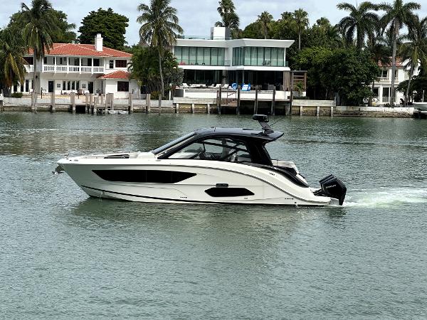 2023 Sea Ray Sundancer 370 Outboard