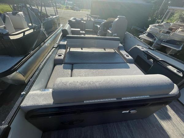 2022 Tahoe Pontoons boat for sale, model of the boat is Cascade 2385 Versatile Rear Lounger & Image # 14 of 21