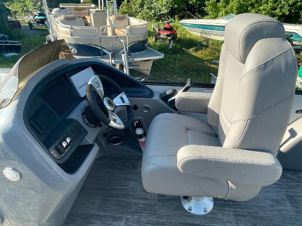 2022 Tahoe Pontoons boat for sale, model of the boat is Cascade 2385 Versatile Rear Lounger & Image # 17 of 21