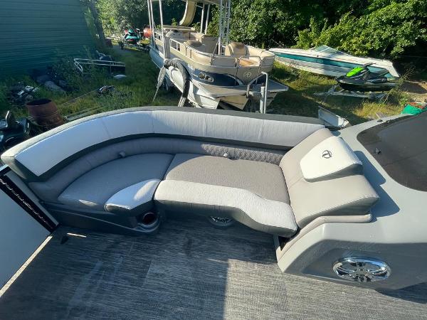 2022 Tahoe Pontoons boat for sale, model of the boat is Cascade 2385 Versatile Rear Lounger & Image # 20 of 21